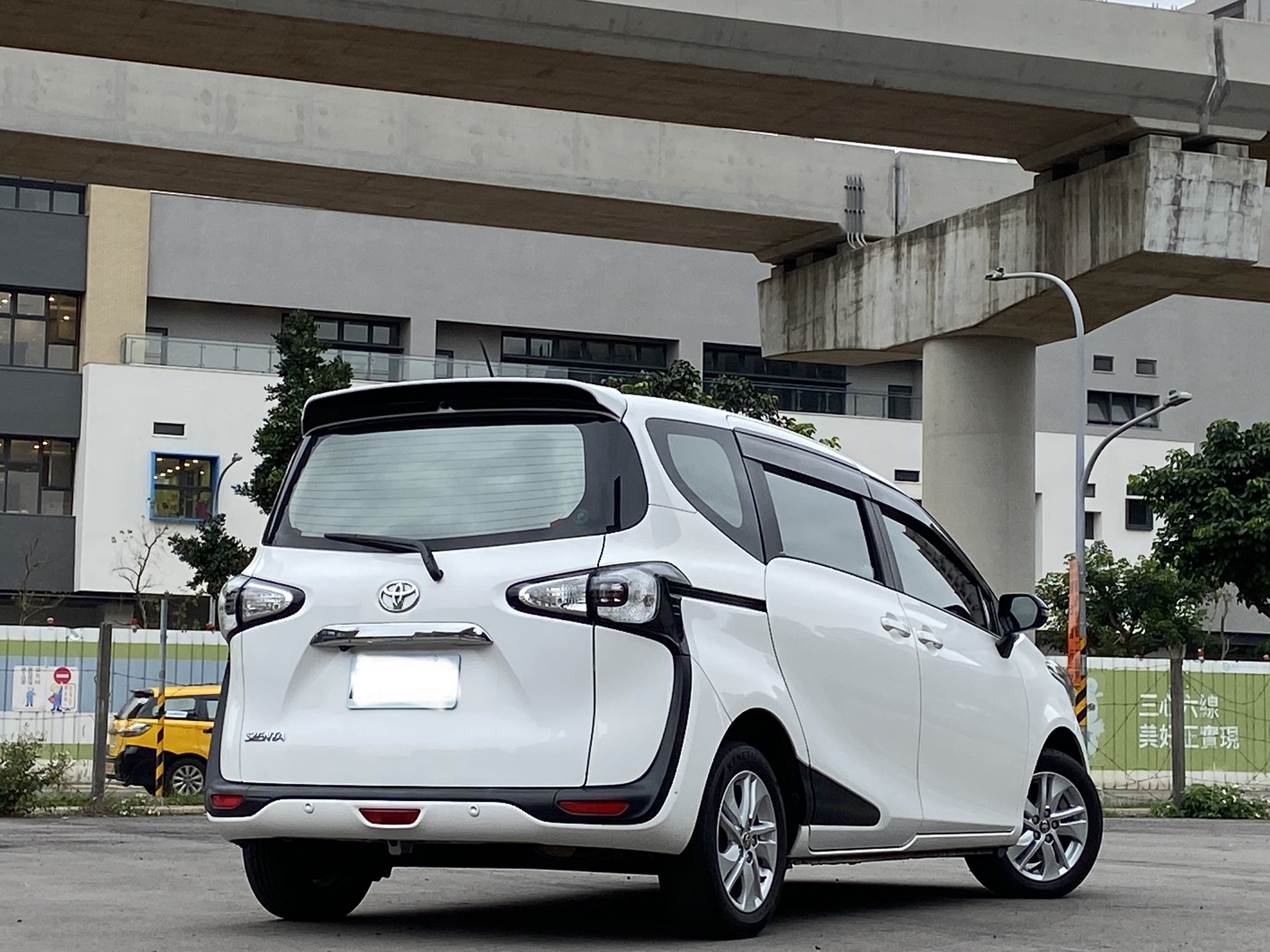 2018 Sienta 1.8 七人 雙電滑門 電話0909068733 同LINE 阿程  第10張相片