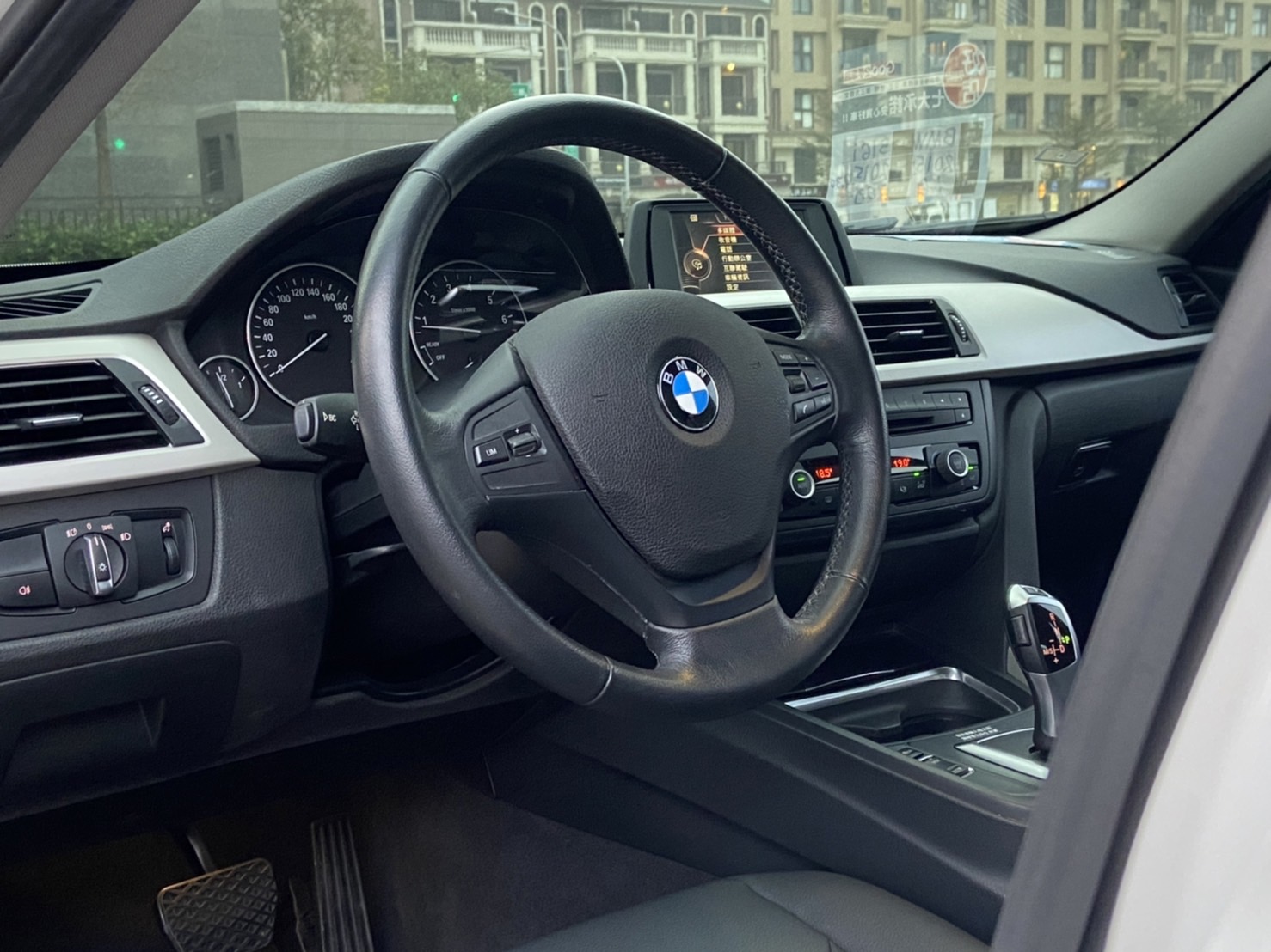 2015 Bmw 316 I 電話0909068733 同LINE 阿程  第3張相片