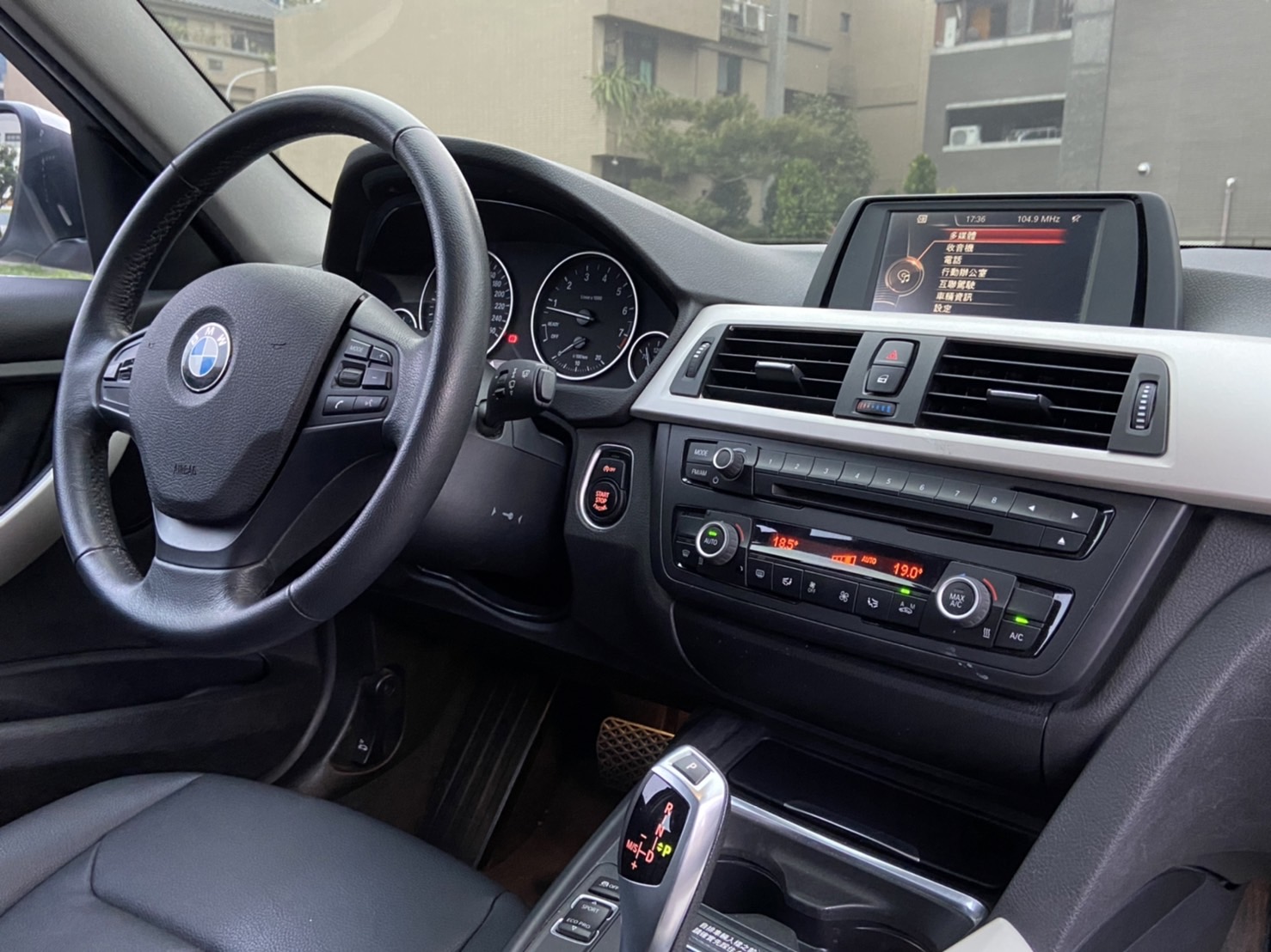 2015 Bmw 316 I 電話0909068733 同LINE 阿程  第4張相片