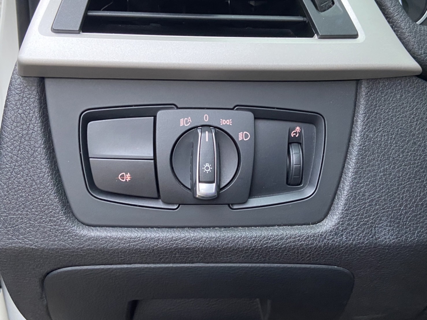 2015 Bmw 316 I 電話0909068733 同LINE 阿程  第6張相片