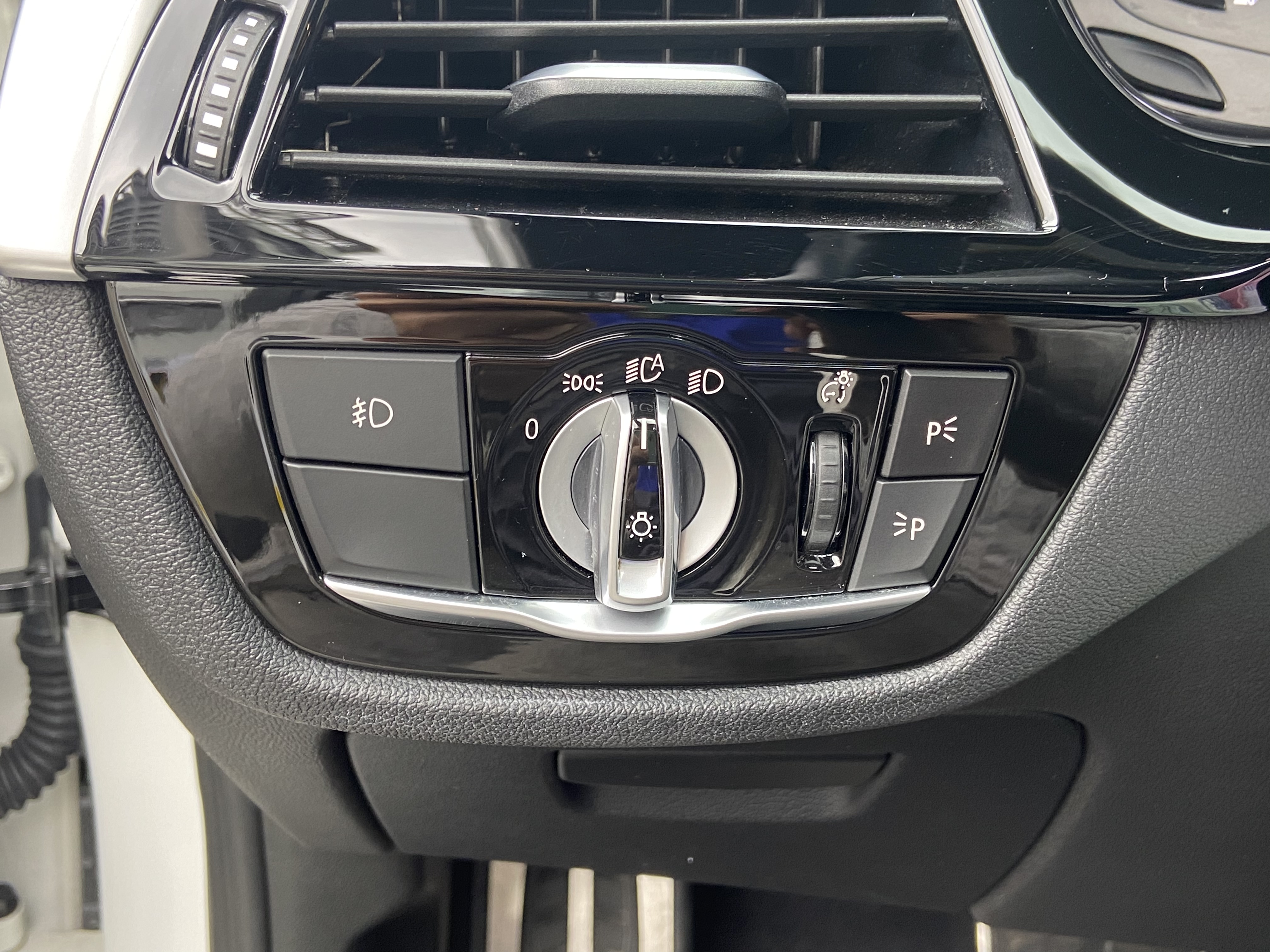 2017 Bmw 540I G30 5AT 電話0909068733 同LINE 阿程  第13張相片