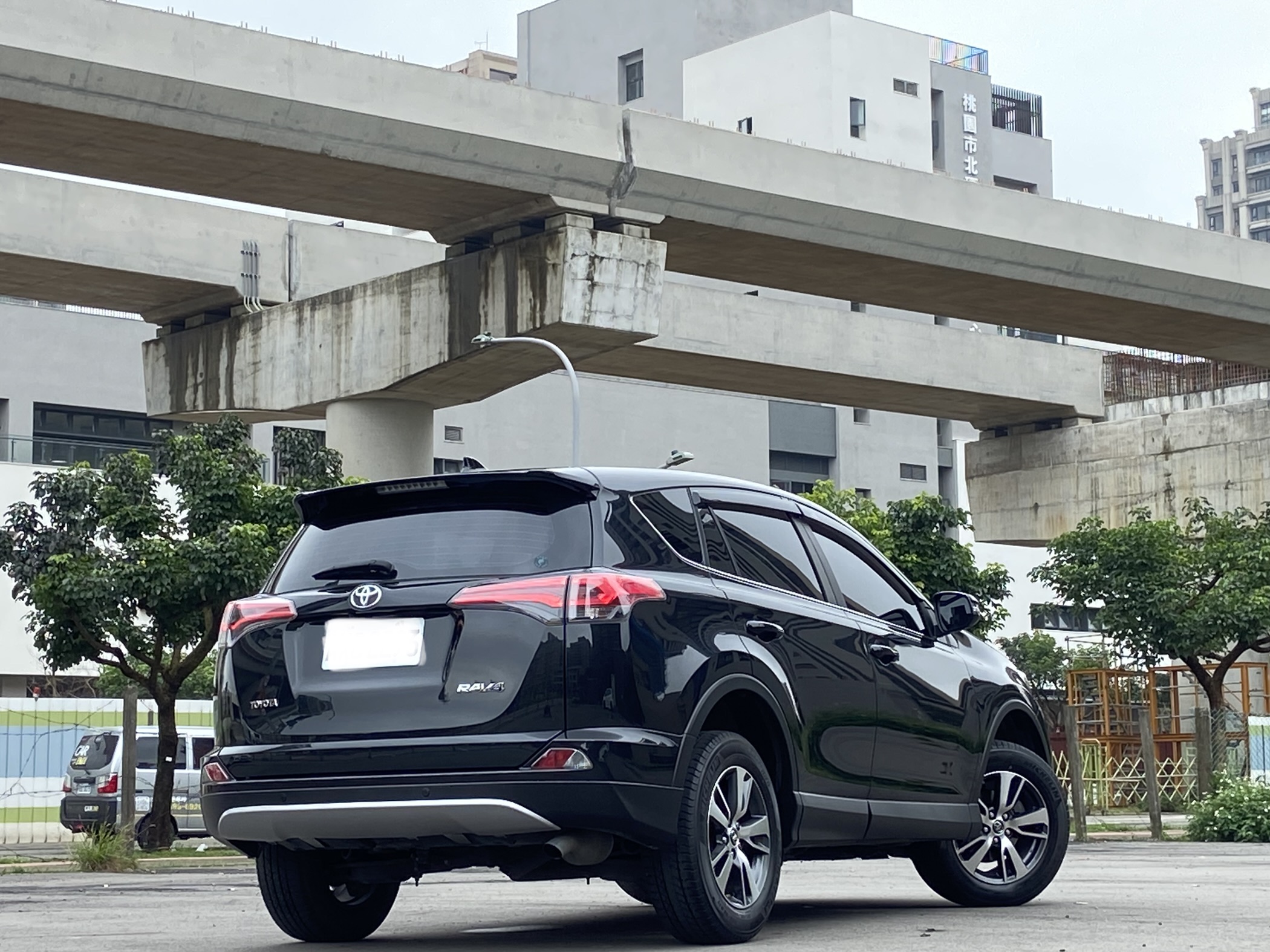 臉書搜尋 夢想程真車庫 全額貸回家 電話0909068733 同LINE 阿程  第2張相片