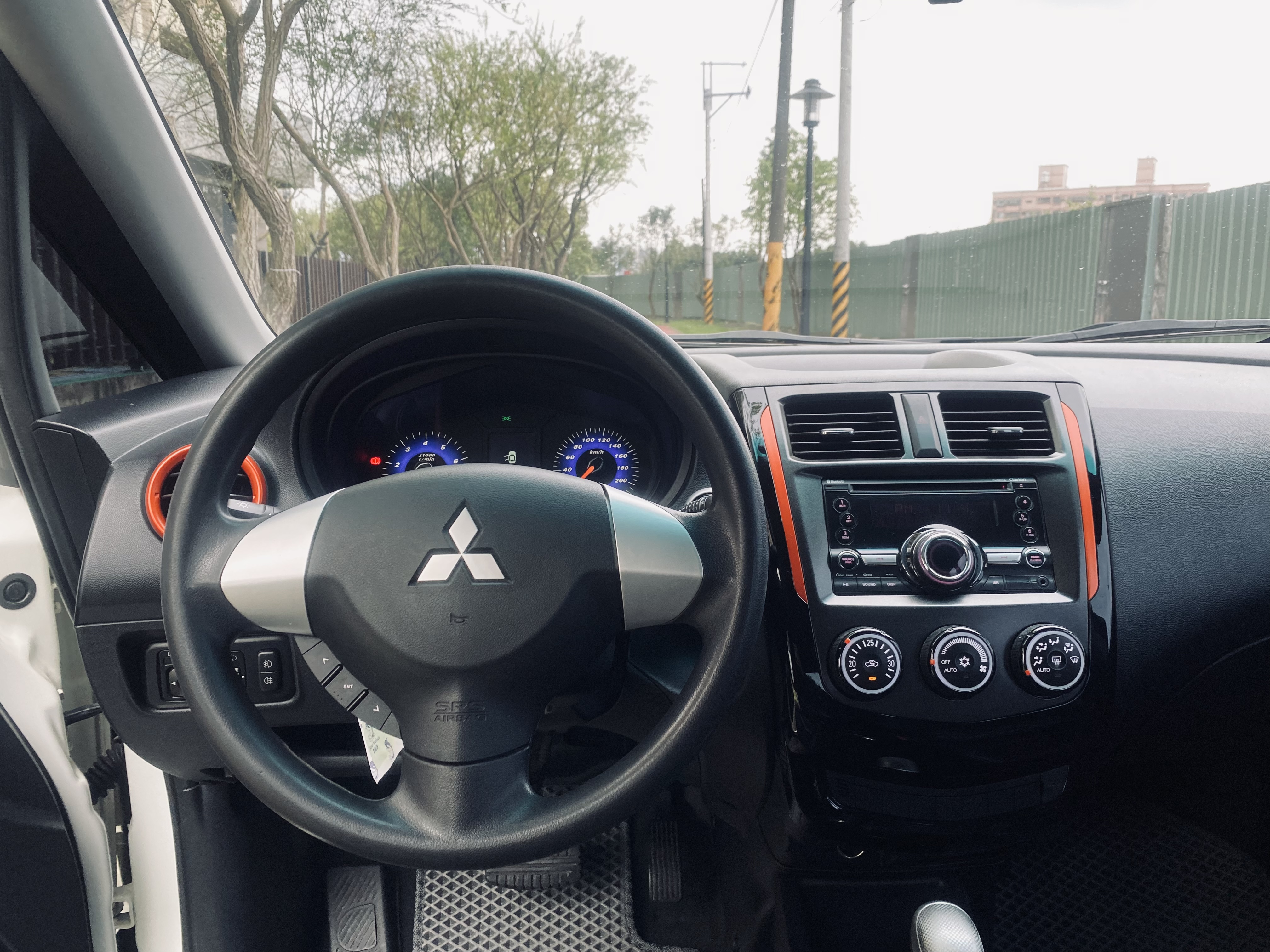 2015 Colt plus 1.5 電話0909068733 同LINE 阿程  第4張相片