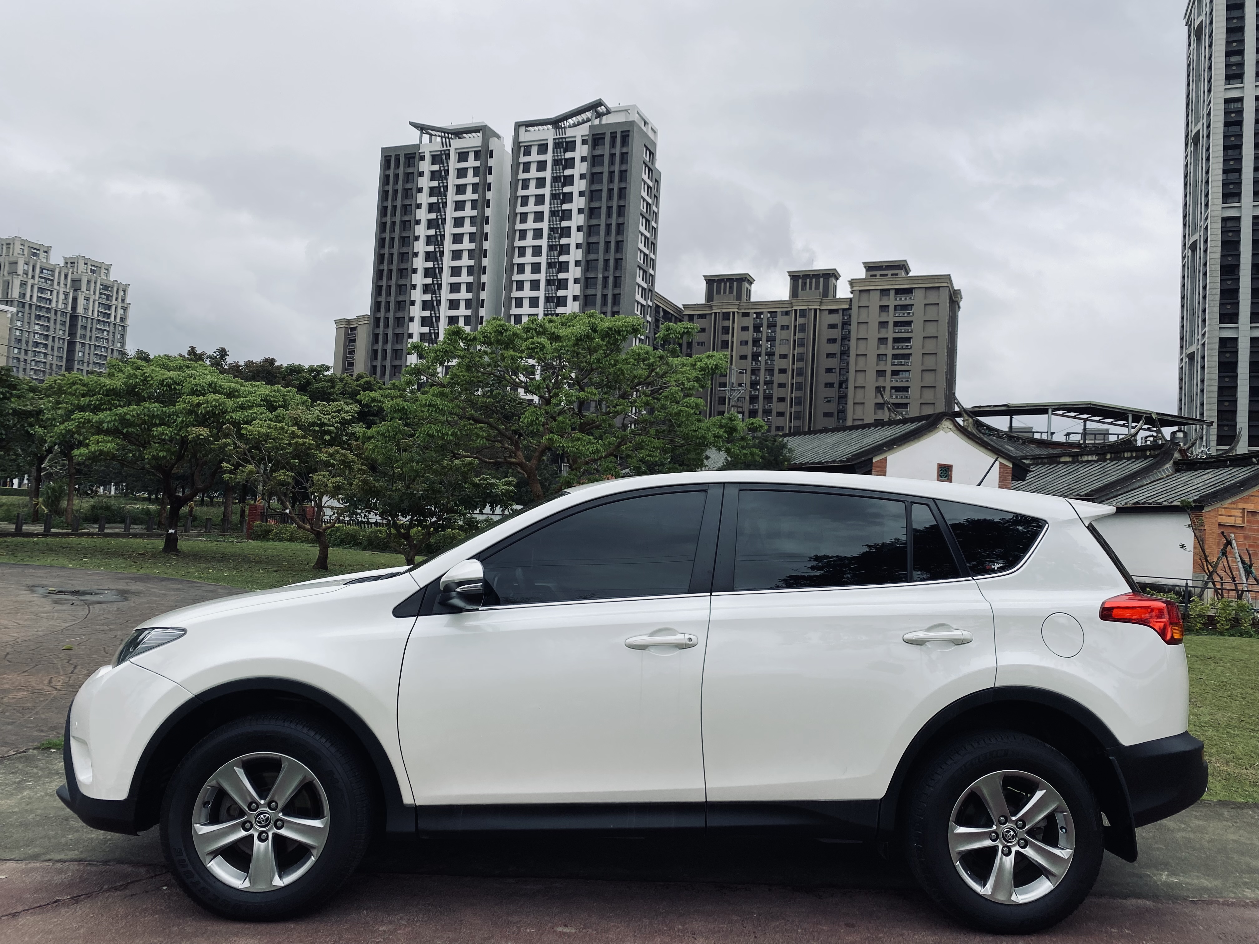 2015 Rav4 2.0 電話0909068733 同LINE 阿程  第2張相片