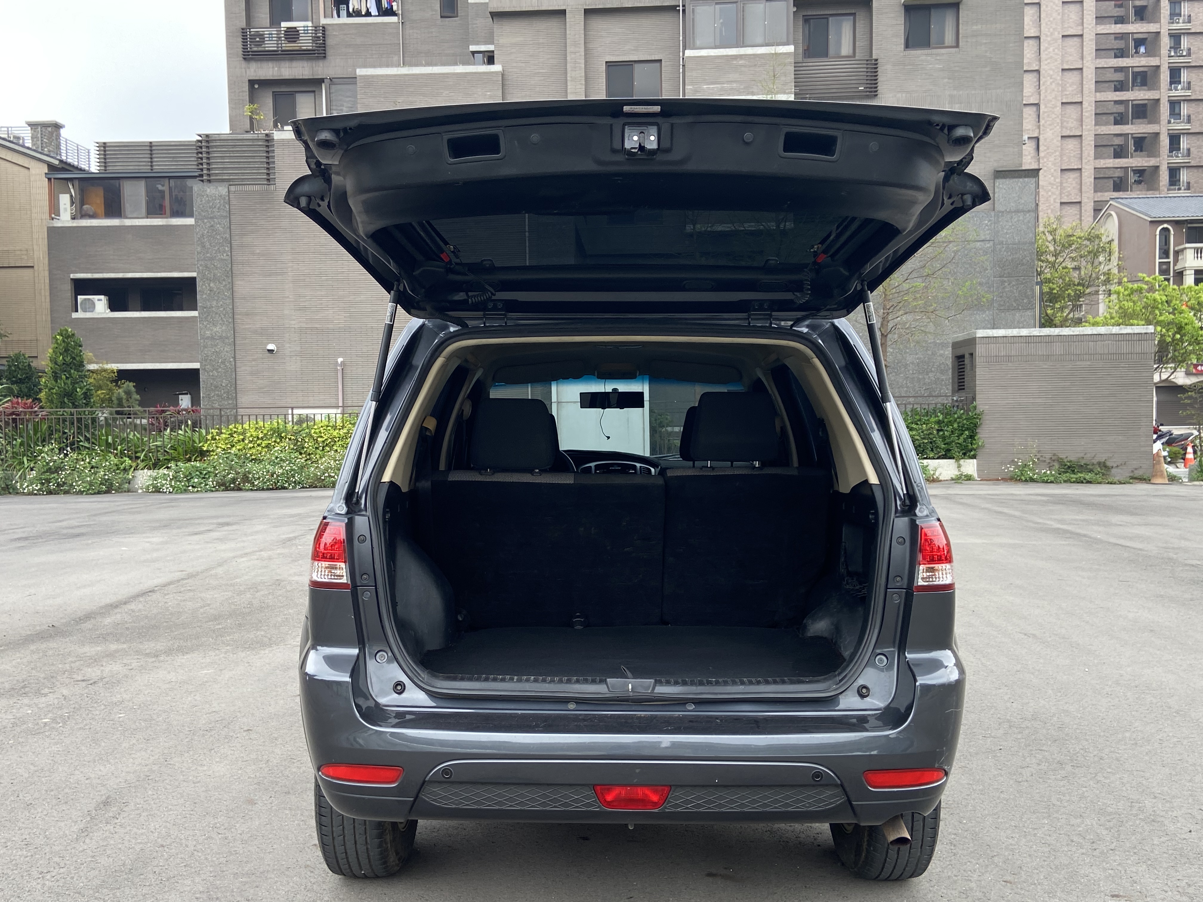 2011 Ford Escape 2.3 電話0909068733 同LINE 阿程  第7張相片