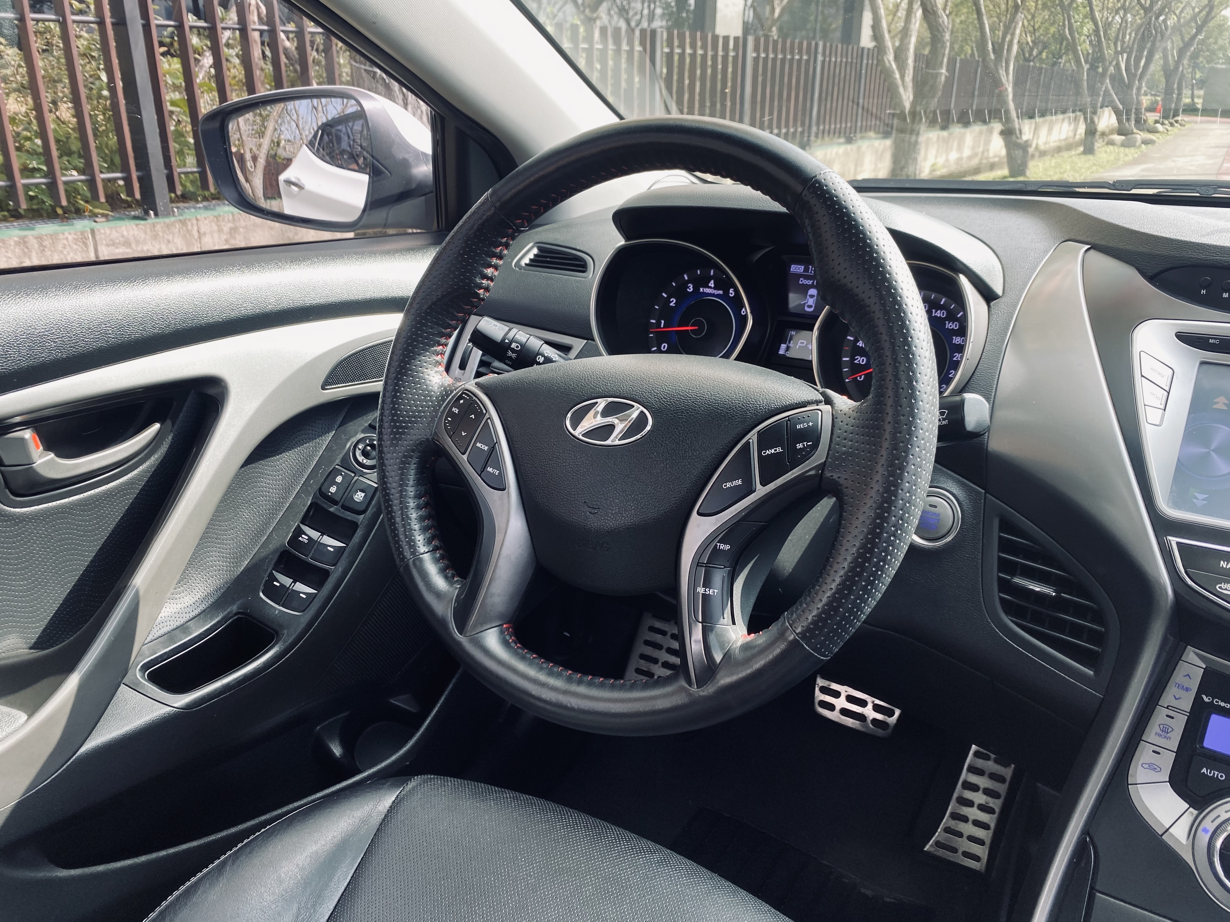 2013 Elantra 1.8 電話0909068733 同LINE 阿程  第11張相片