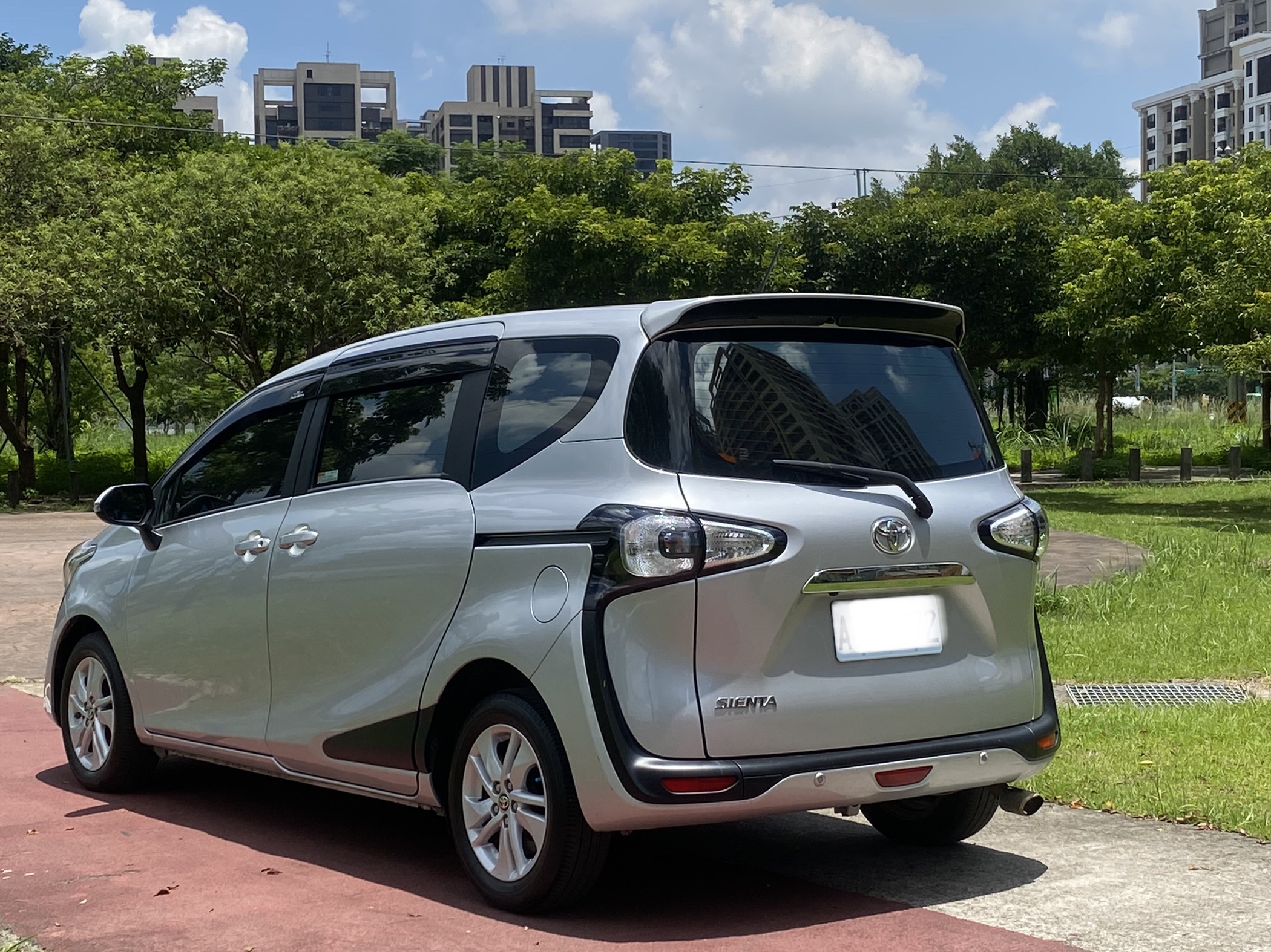 臉書搜尋 夢想程真車庫 全額貸回家 電話0909068733 同LINE 阿程  第2張相片