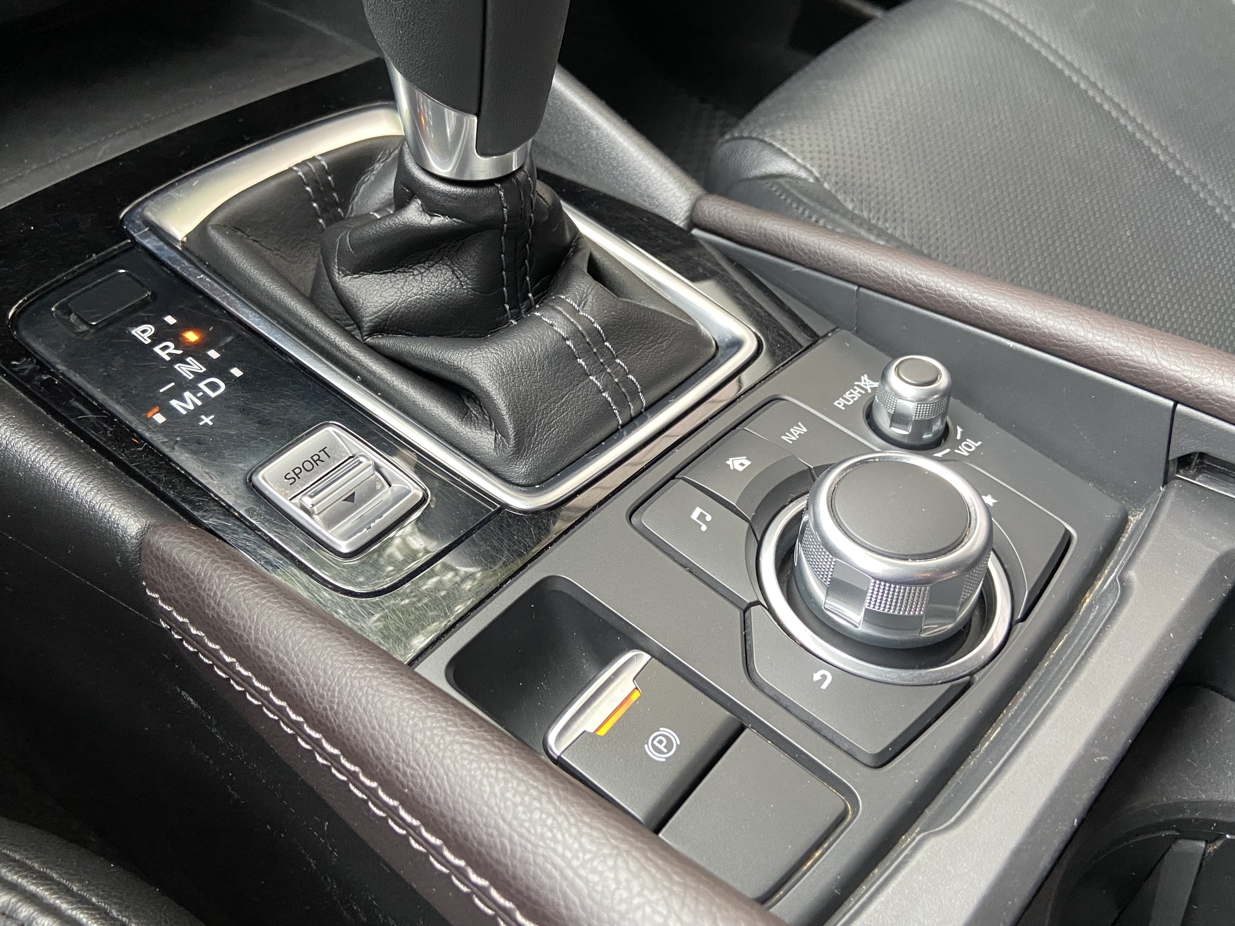 2017 Mazda 3 旗艦2.0 電話0909068733 同LINE 阿程  第9張相片