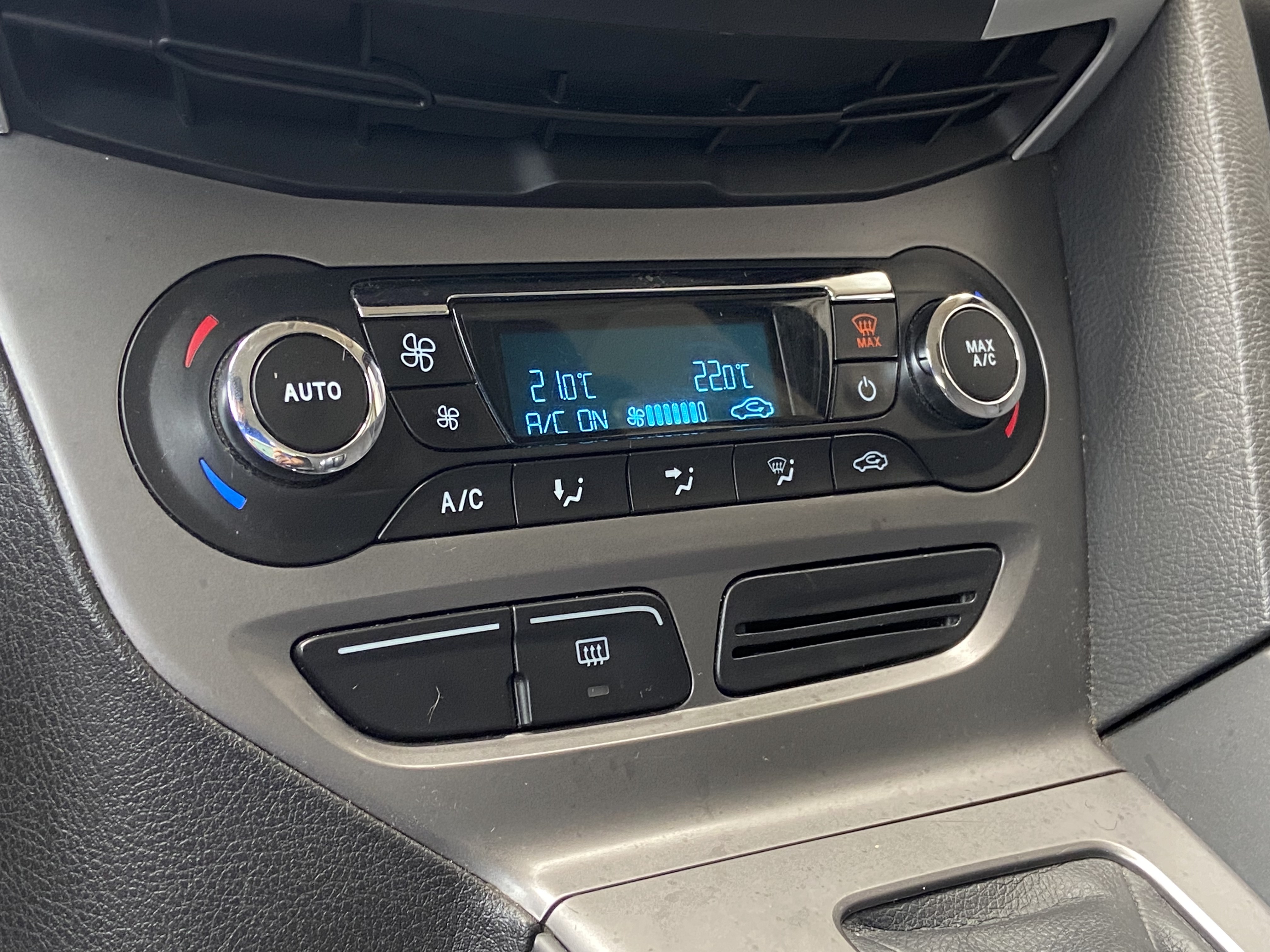 2013 focus 1.6 電話0909068733 同LINE 阿程  第9張相片