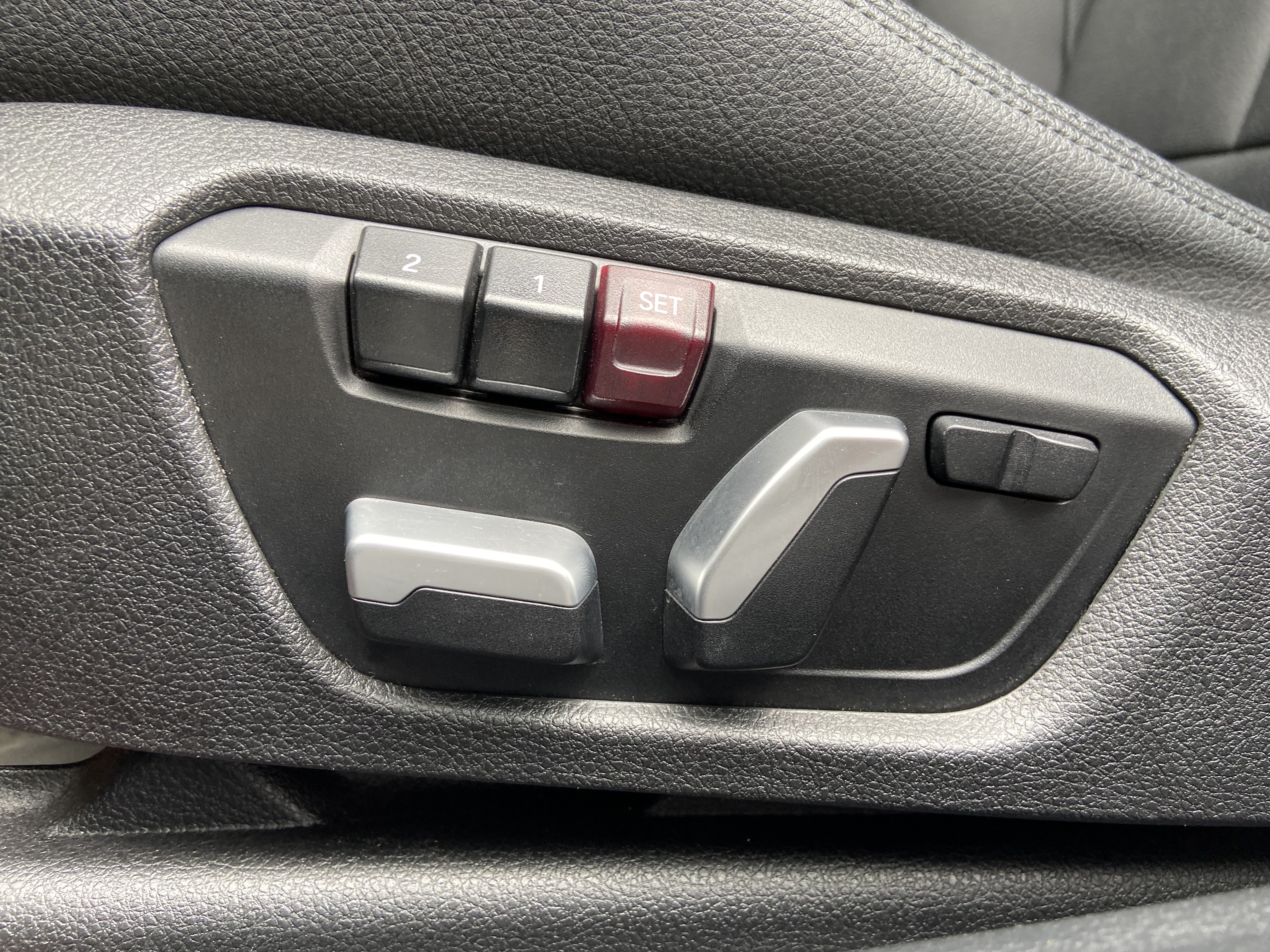 2015 Bmw 120i 電話0909068733 同LINE 阿程  第5張相片