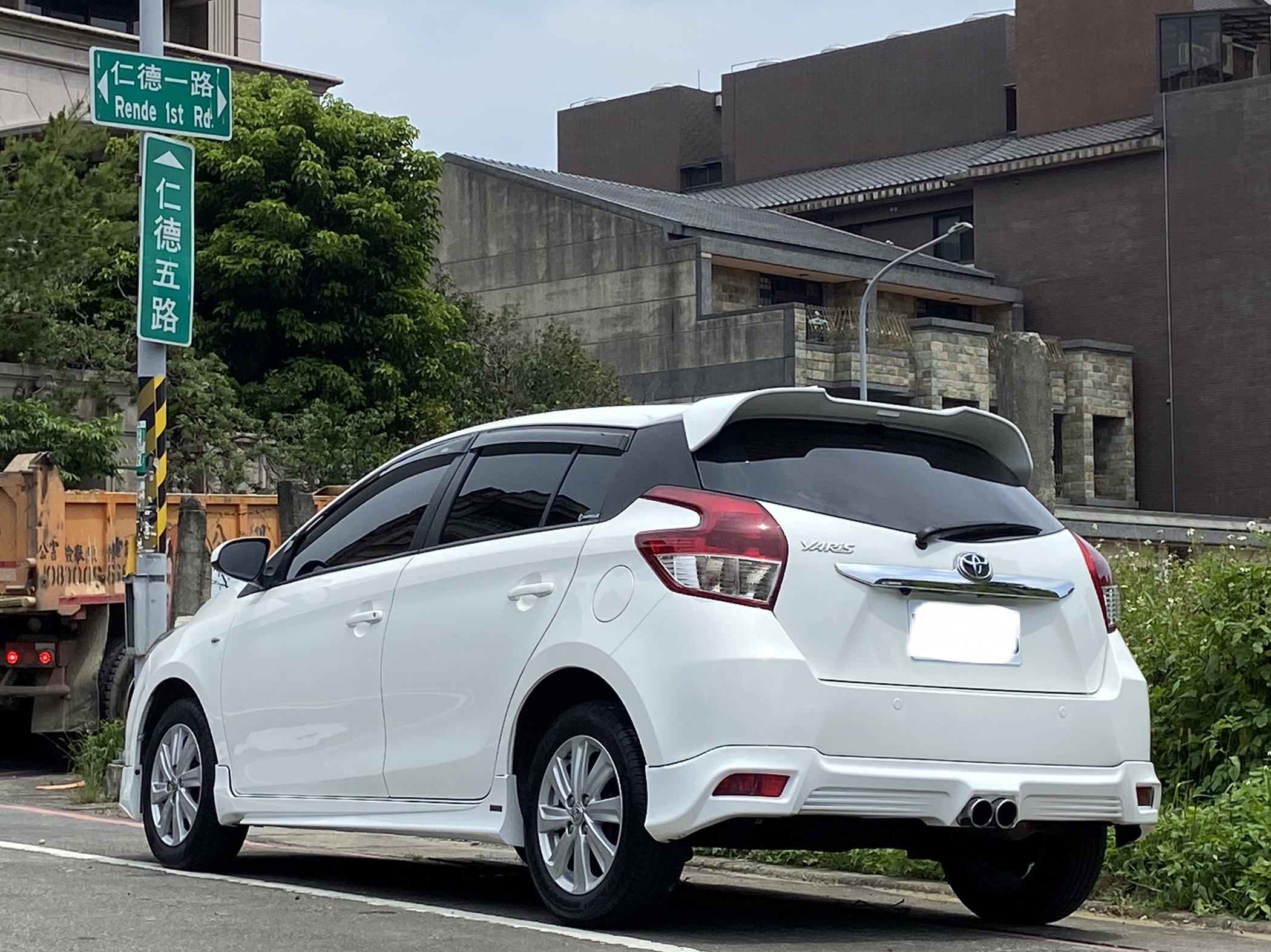 2017 Yaris 1.5 電話0909068733 同Line  第1張相片