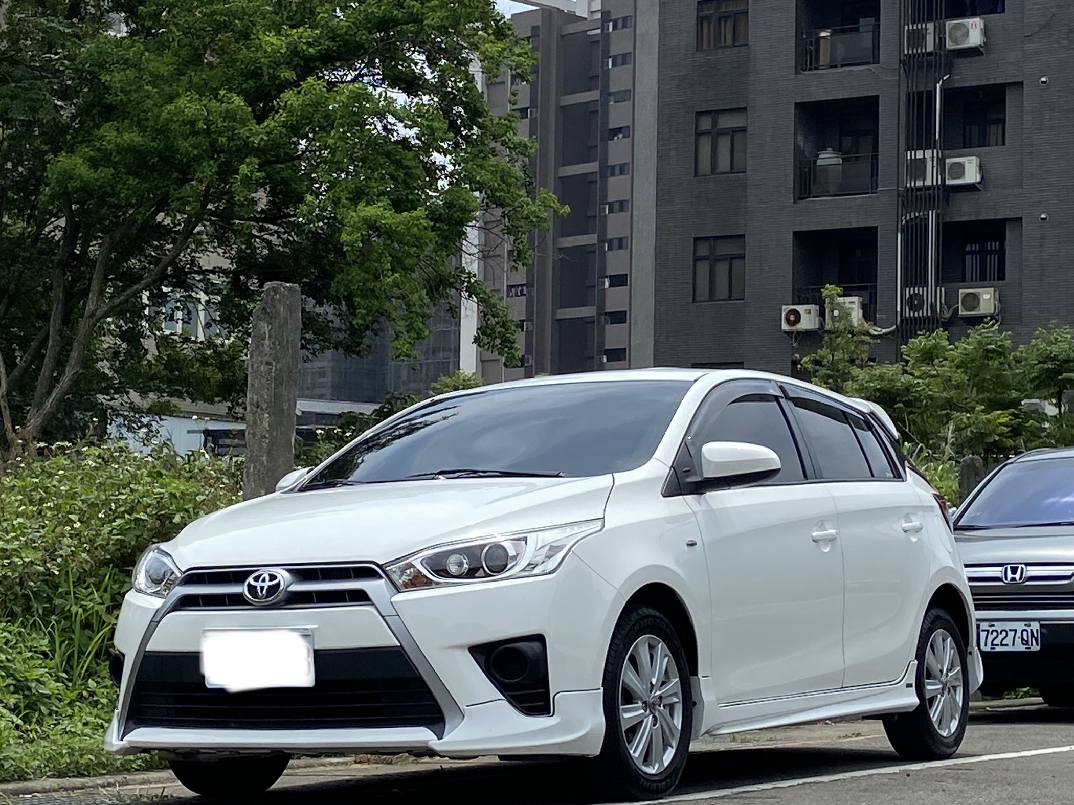 2017 Yaris 1.5 電話0909068733 同Line  第2張相片
