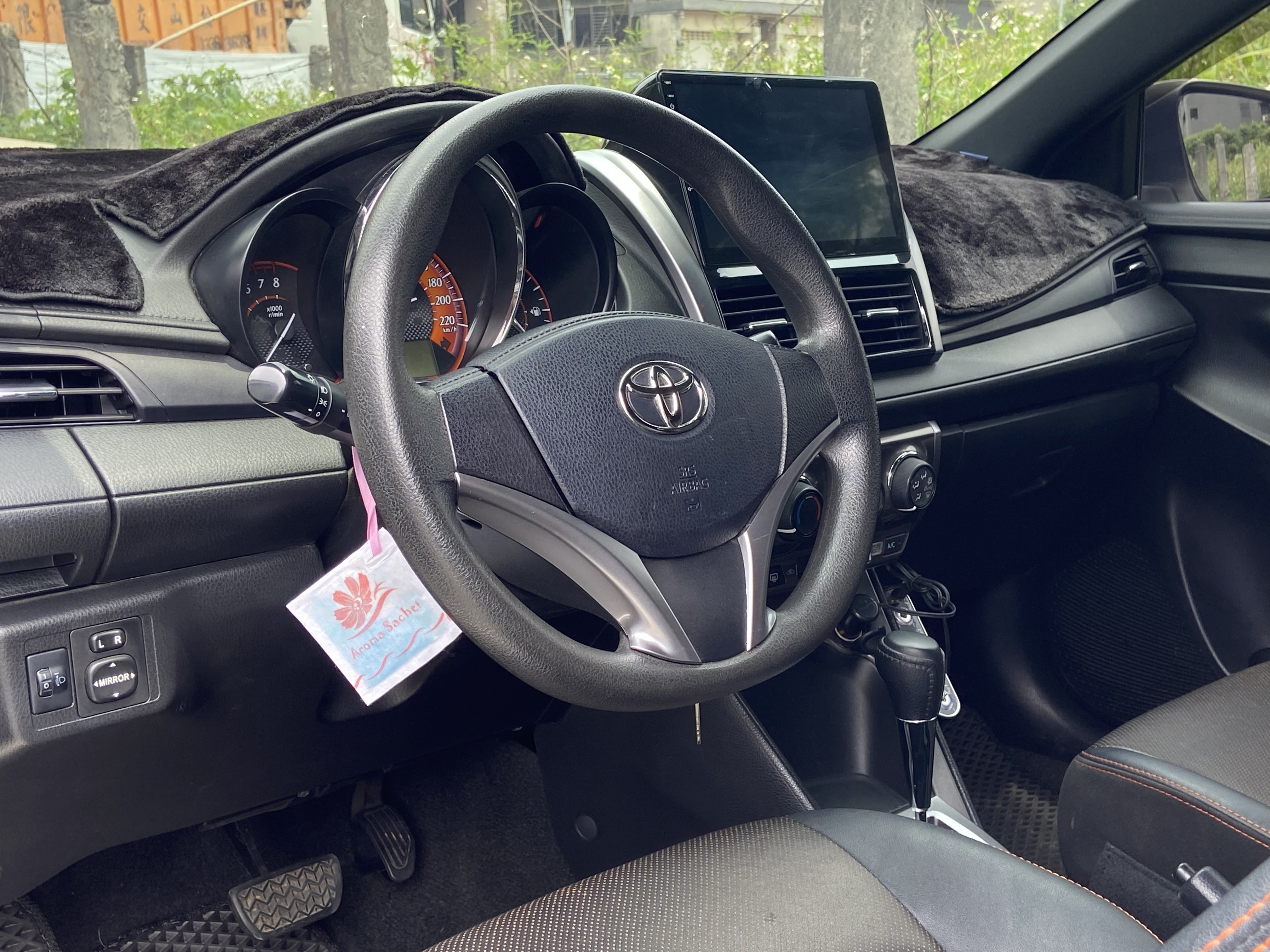 2017 Yaris 1.5 電話0909068733 同Line  第4張相片