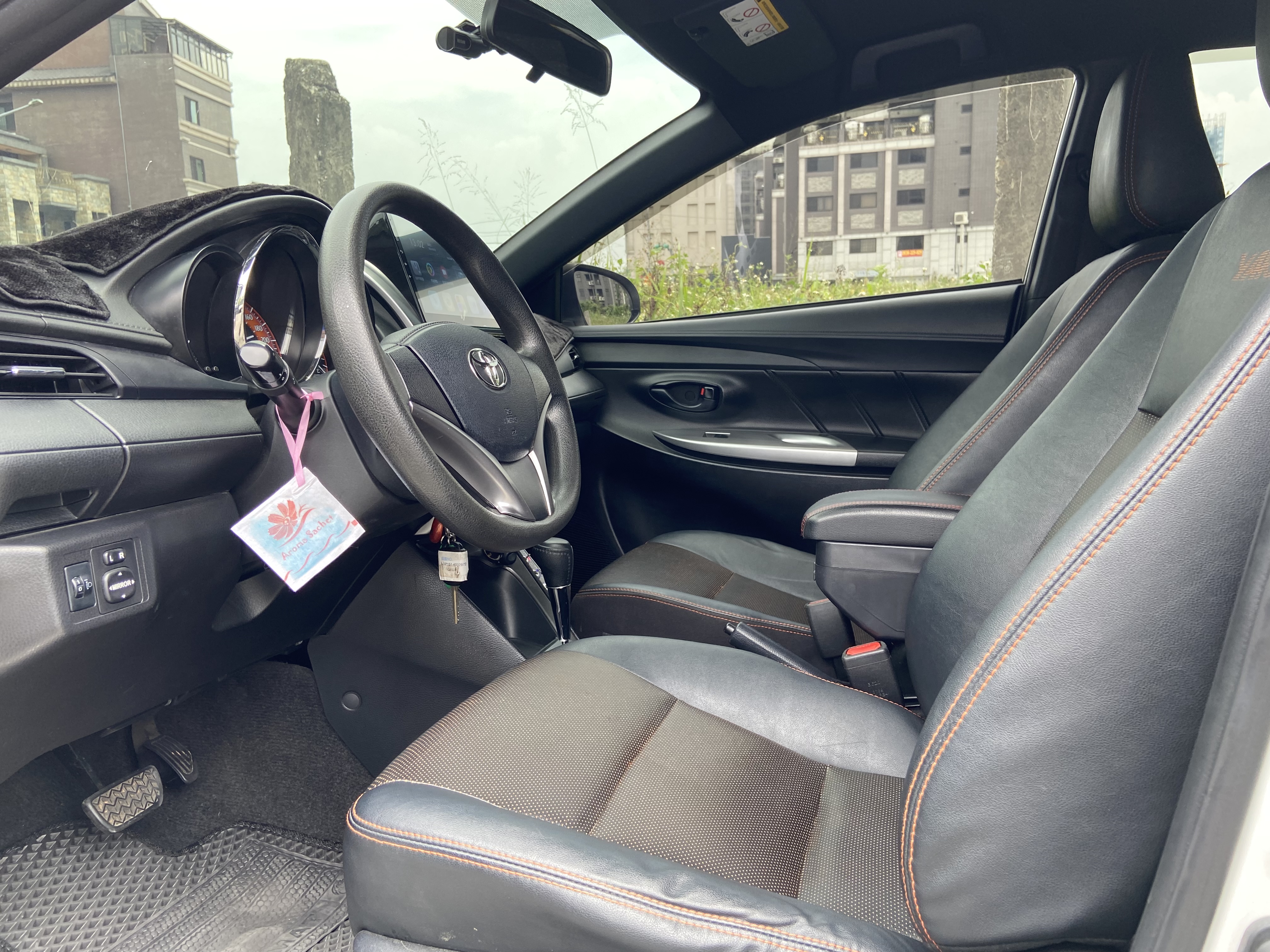 2017 Yaris 1.5 電話0909068733 同Line  第7張相片