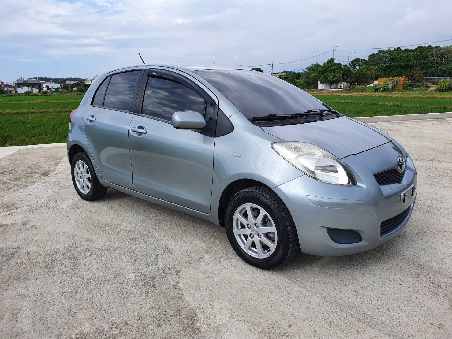 2012年小鴨Yaris<邱生車業-小又Line:0916380772>  第1張相片