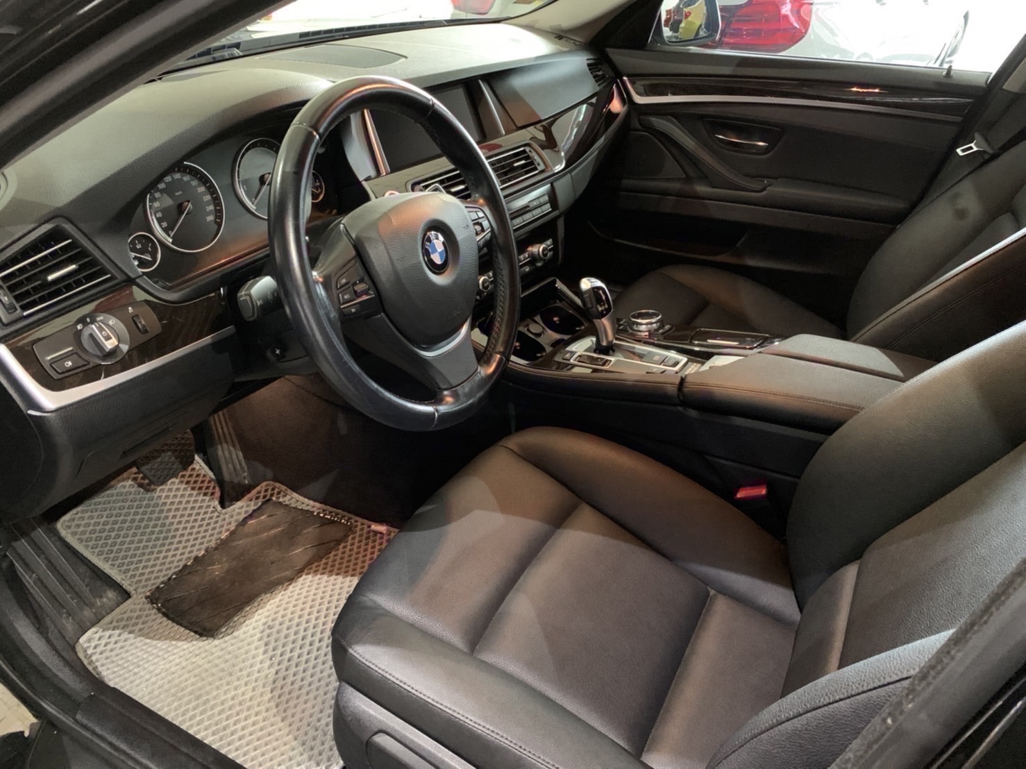特價中！2015式 BMW 520i 總代理一手車-富豪汽車黃店長  第4張相片