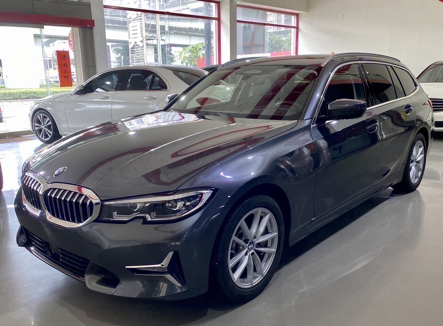 BMW G21 330i Touring 5AU駕駛輔助，九千km  第2張相片