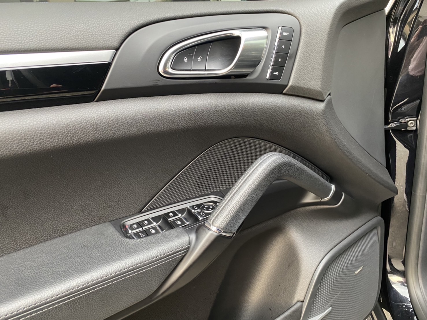 Porsche Cayenne PLATINUM白金版、Goo鑑定原鈑件跑7萬km  第5張相片