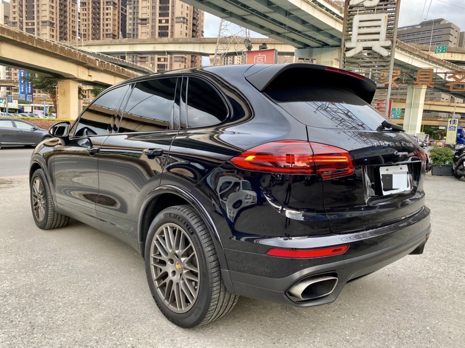 Porsche Cayenne PLATINUM白金版、Goo鑑定原鈑件跑7萬km  第9張相片