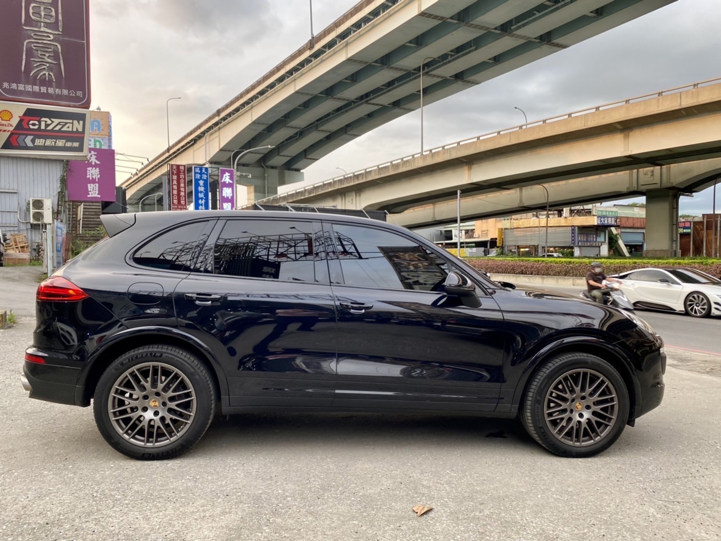 Porsche Cayenne PLATINUM白金版、Goo鑑定原鈑件跑7萬km  第12張相片