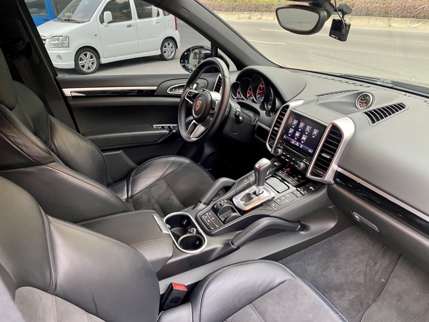 Porsche Cayenne PLATINUM白金版、Goo鑑定原鈑件跑7萬km  第15張相片
