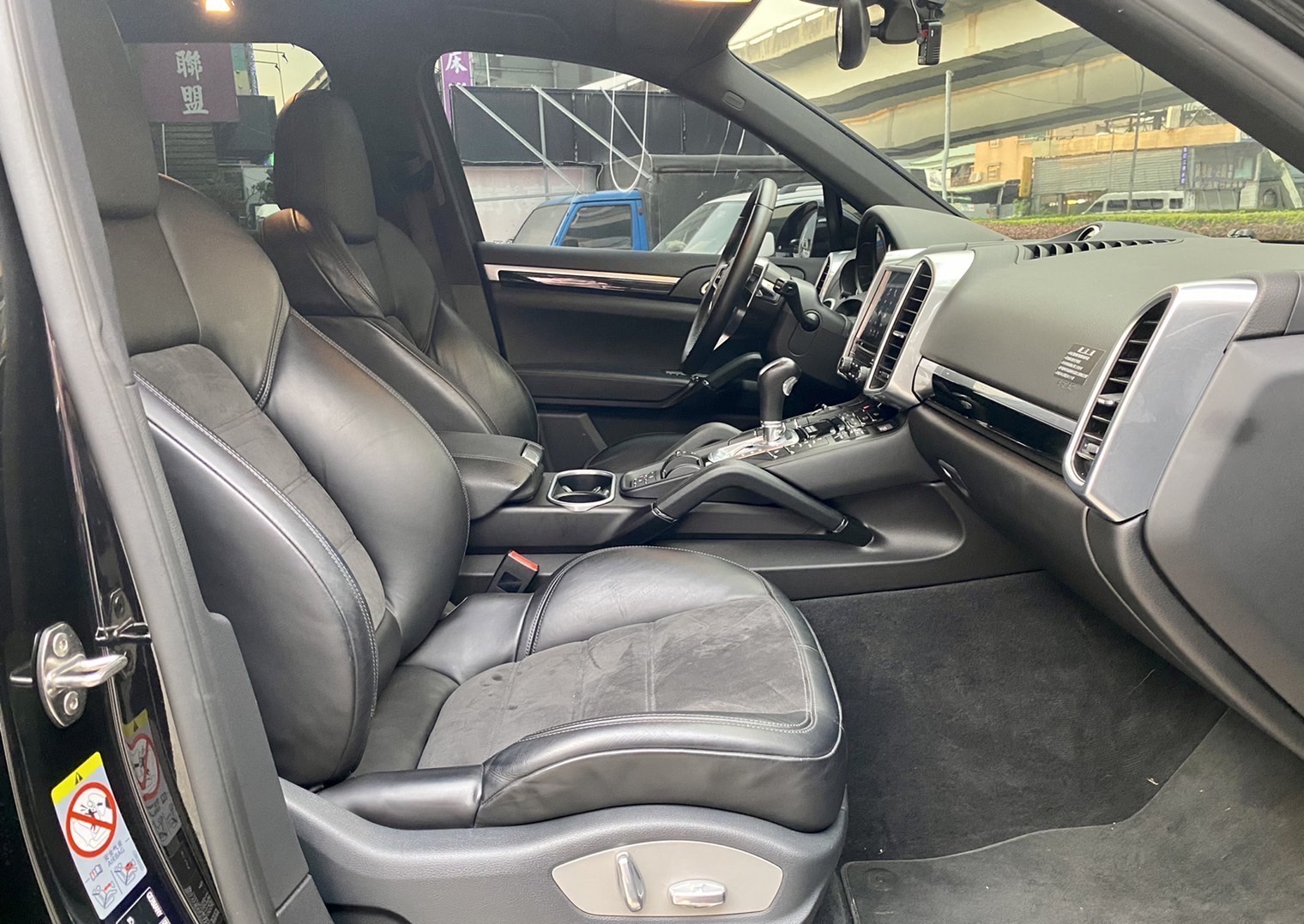 Porsche Cayenne PLATINUM白金版、Goo鑑定原鈑件跑7萬km  第16張相片