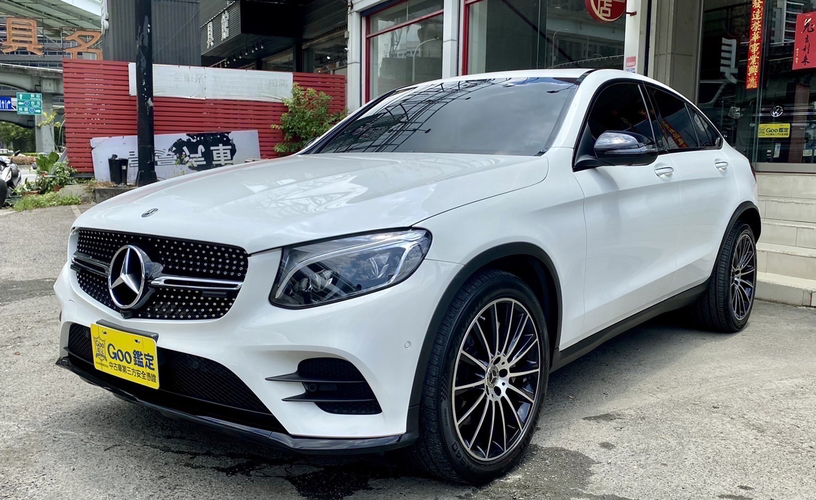 總代理GLC250 Coupe AMG夜色、20吋圈，一手車原鈑件跑7.7萬km  第1張相片