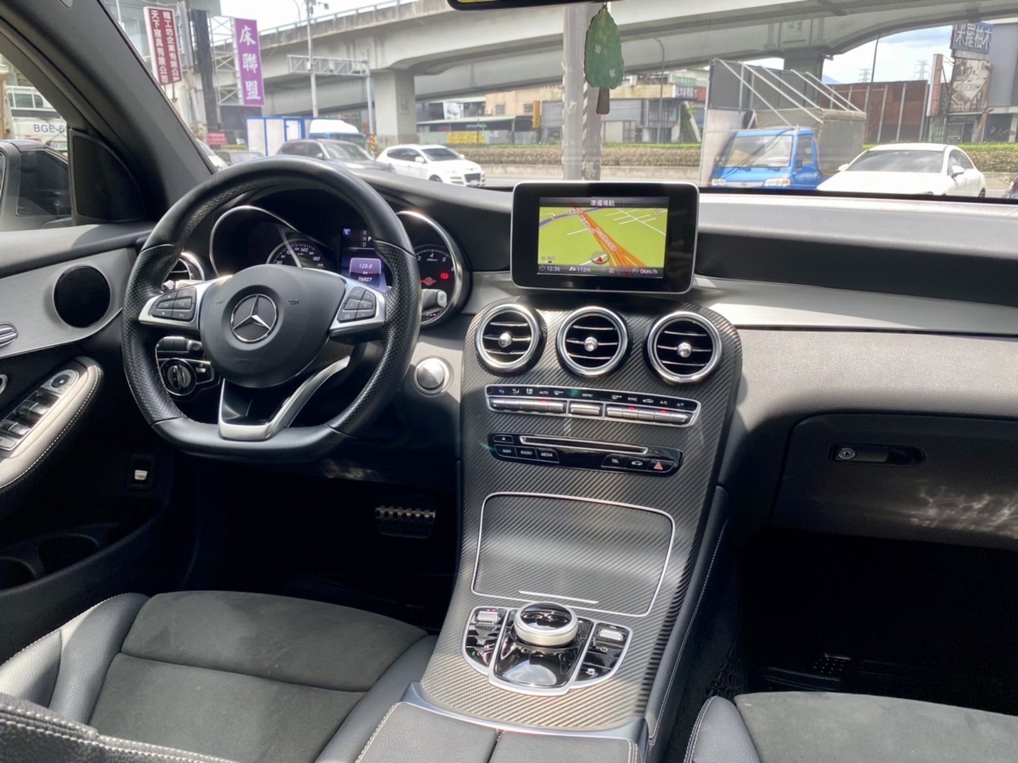 總代理GLC250 Coupe AMG夜色、20吋圈，一手車原鈑件跑7.7萬km  第6張相片