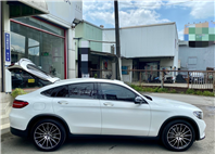 總代理GLC250 Coupe AMG夜色、20吋圈，一手車原鈑件跑7.7萬km  第11張縮圖