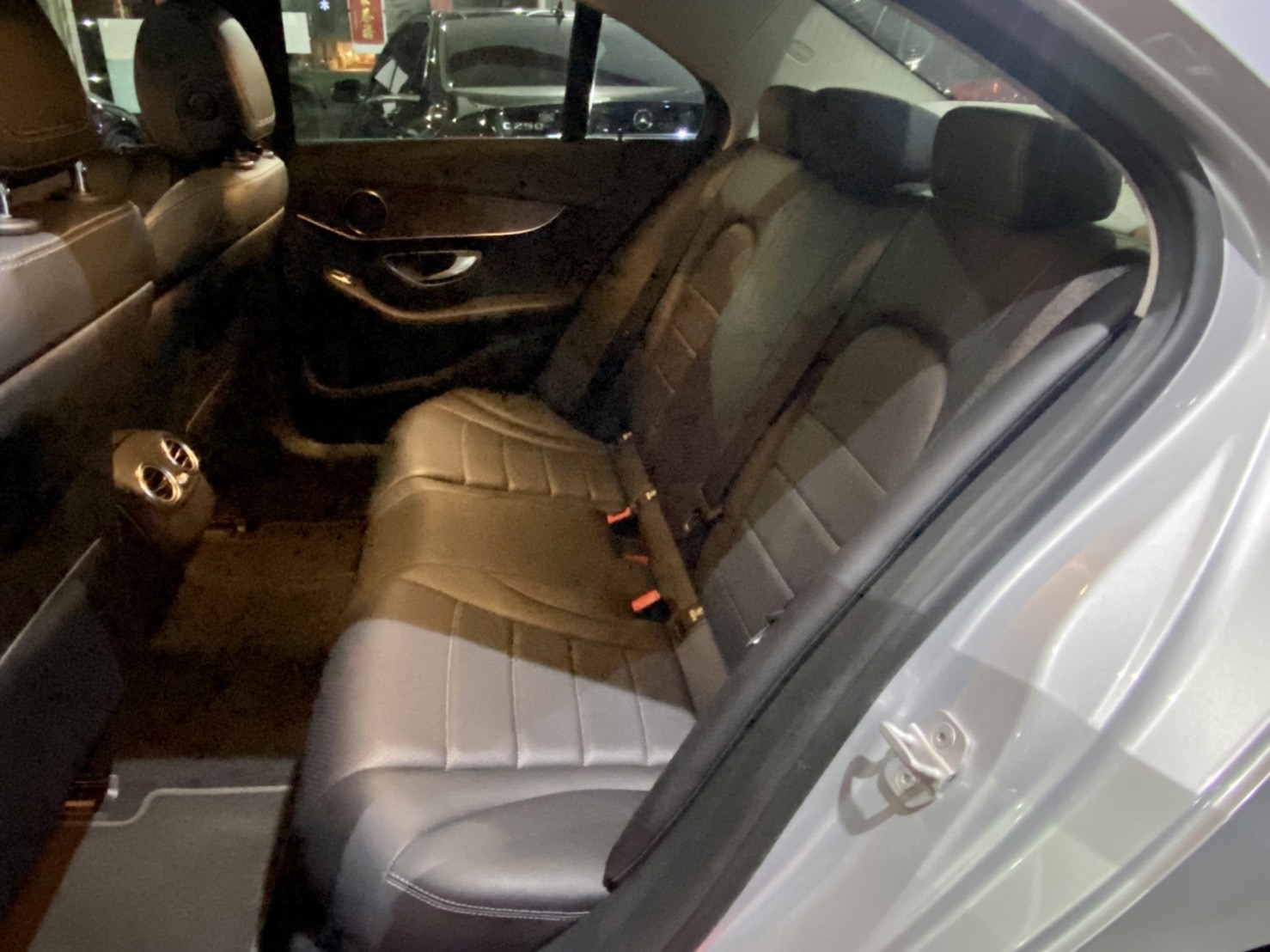 Benz w205 C200 Exclusicve總代理一手車，Goo鑑定原鈑件-富豪汽車  第4張相片
