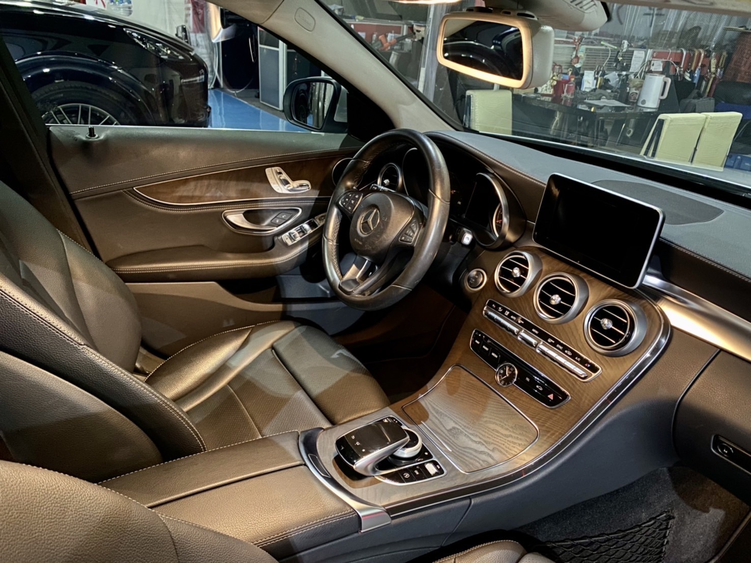 Benz w205 C200 Exclusicve總代理一手車，Goo鑑定原鈑件-富豪汽車  第10張相片