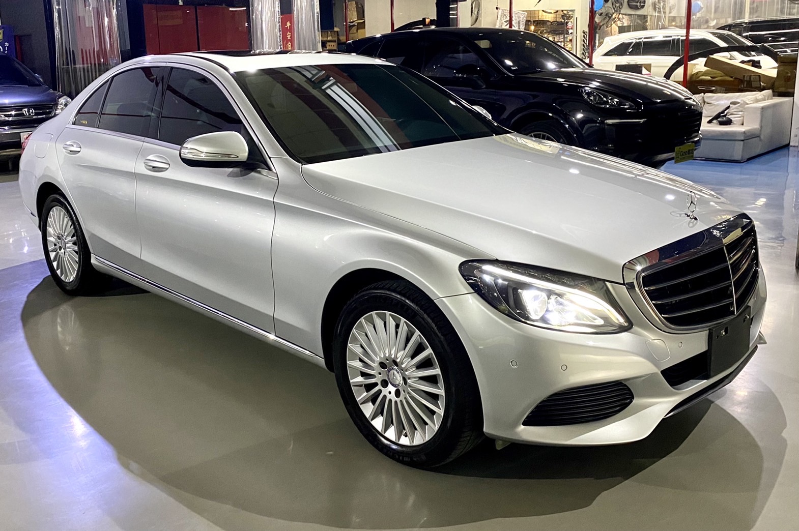 Benz w205 C200 Exclusicve總代理一手車，Goo鑑定原鈑件-富豪汽車  第12張相片