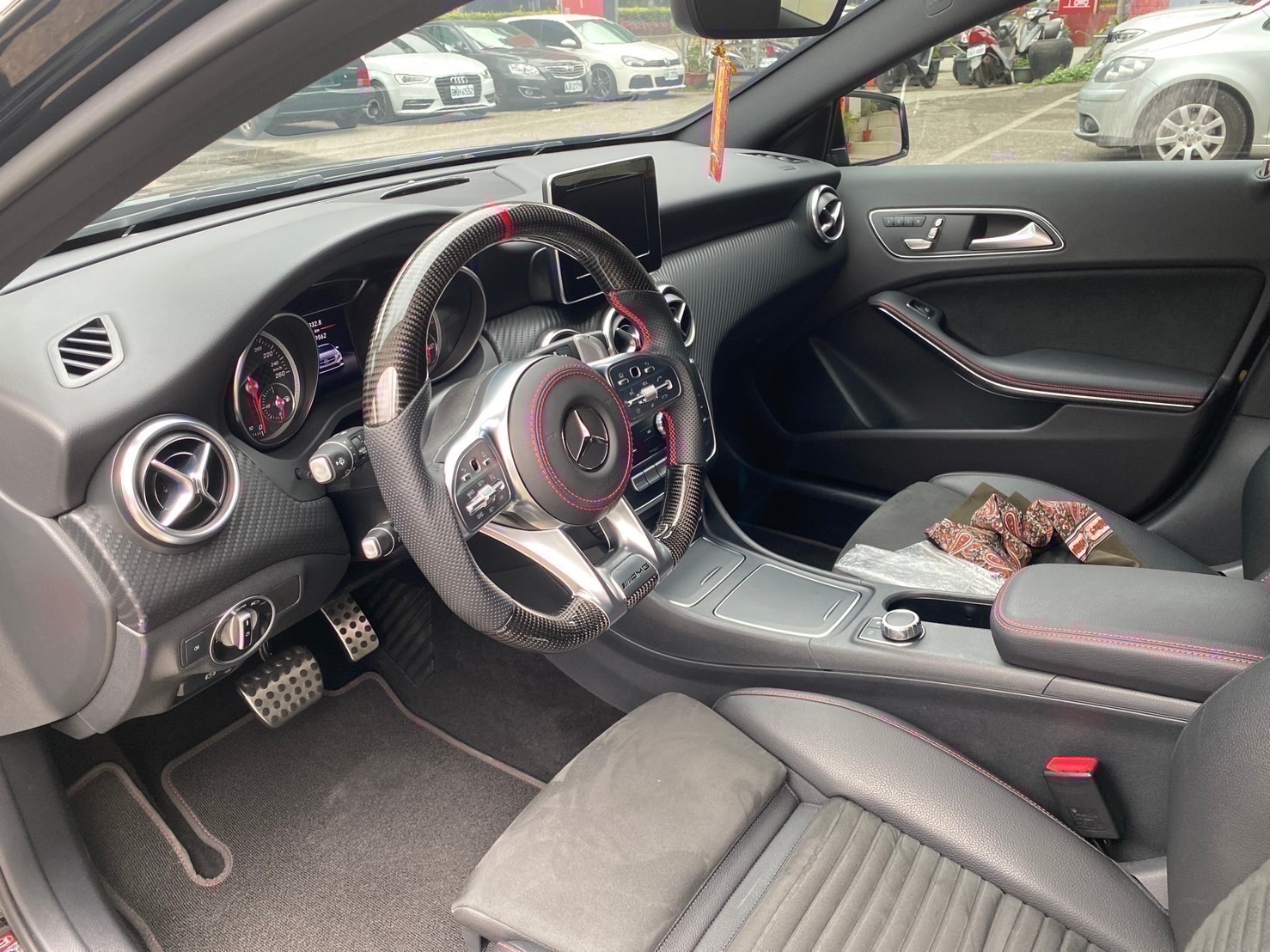 BENZ A180 AMG，實跑5萬公里、Goo鑑定原鈑一手車全原廠保養  第3張相片