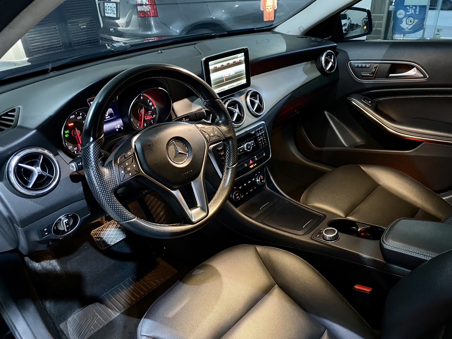 2015 BENZ GLA250盲點、全景、免鑰匙、H/K音響，里程保證  第3張相片