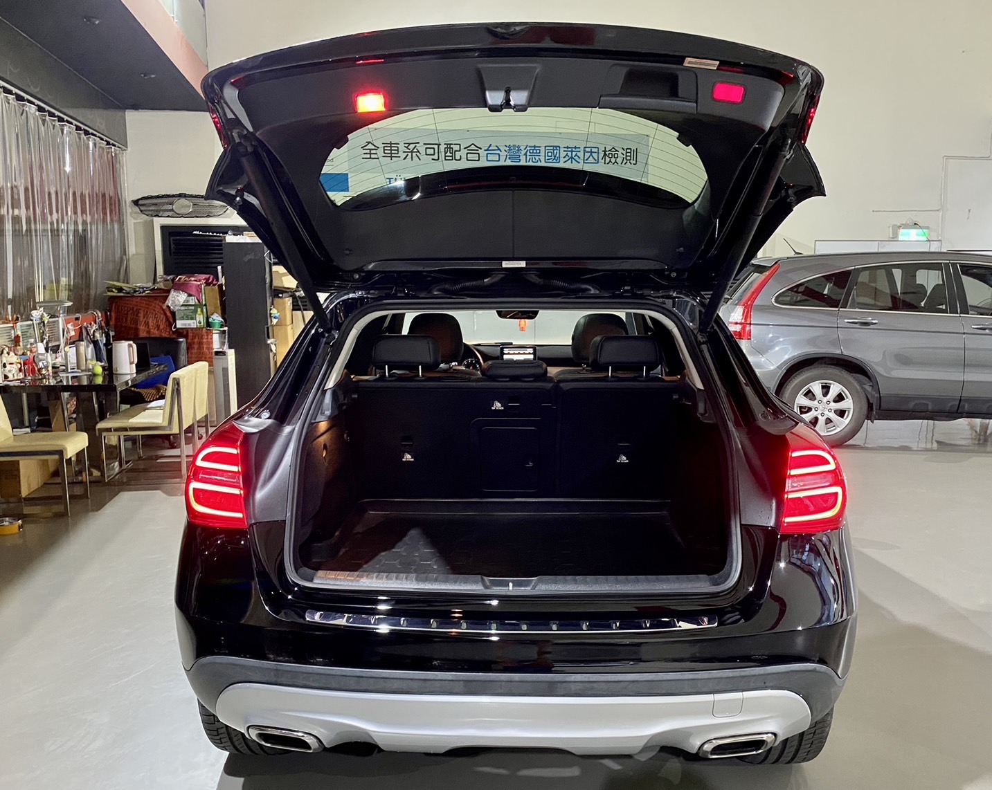 2015 BENZ GLA250盲點、全景、免鑰匙、H/K音響，里程保證  第9張相片