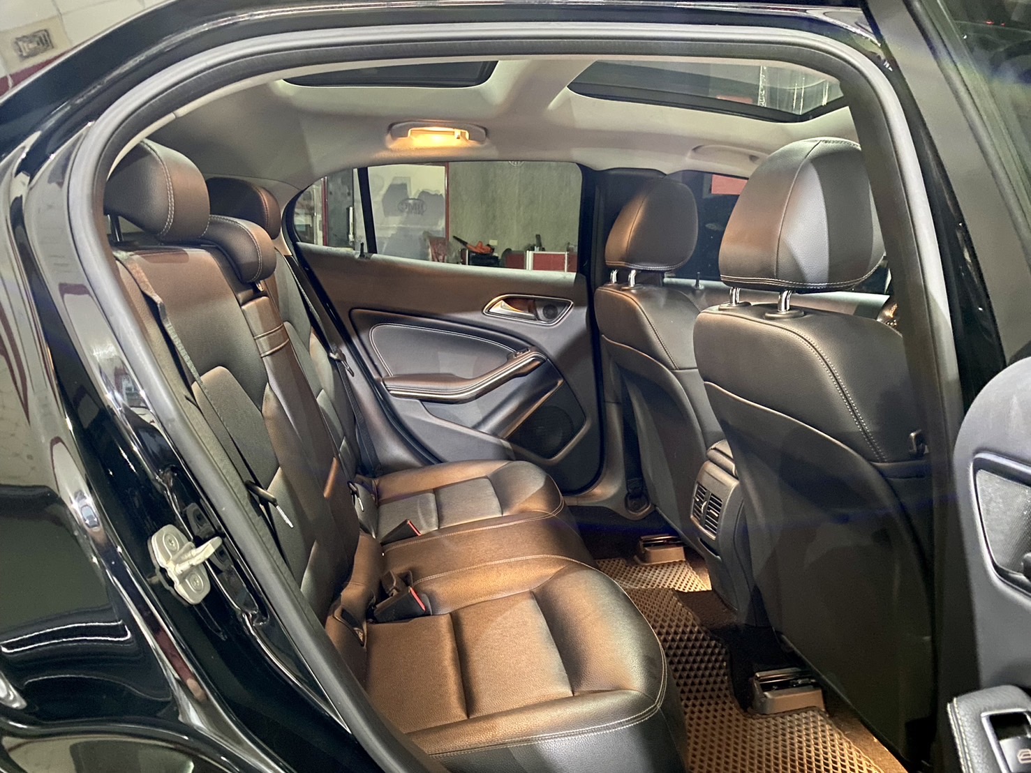 2015 BENZ GLA250盲點、全景、免鑰匙、H/K音響，里程保證  第10張相片