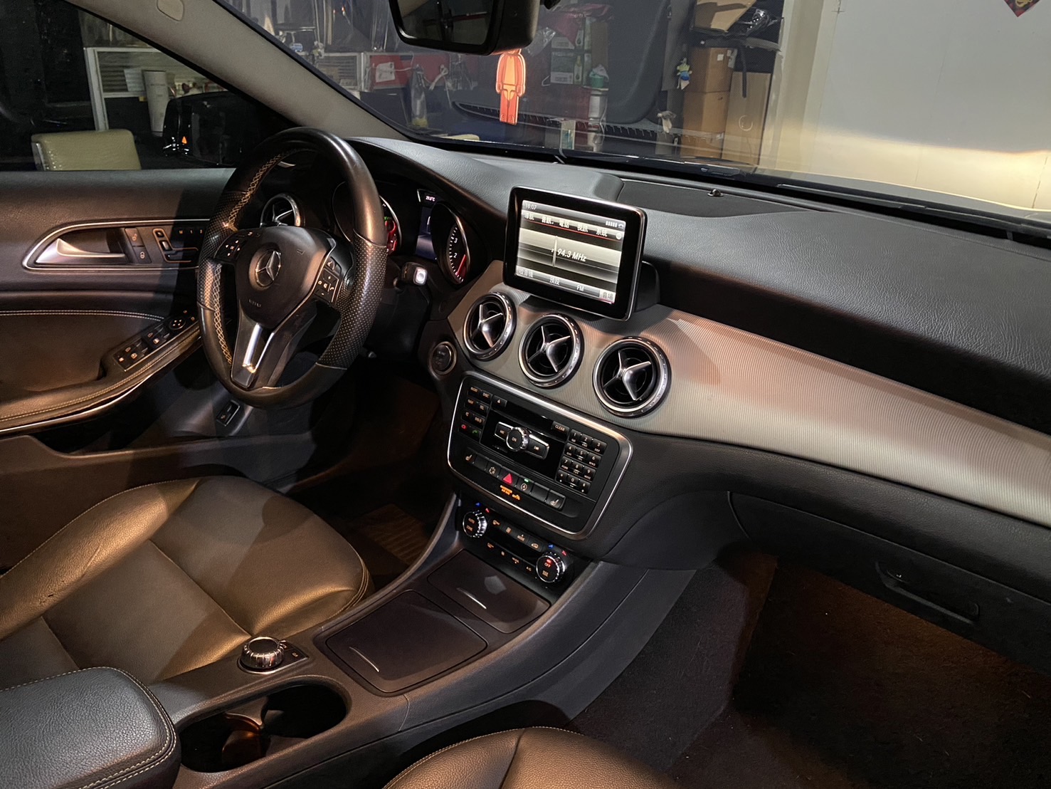 2015 BENZ GLA250盲點、全景、免鑰匙、H/K音響，里程保證  第12張相片