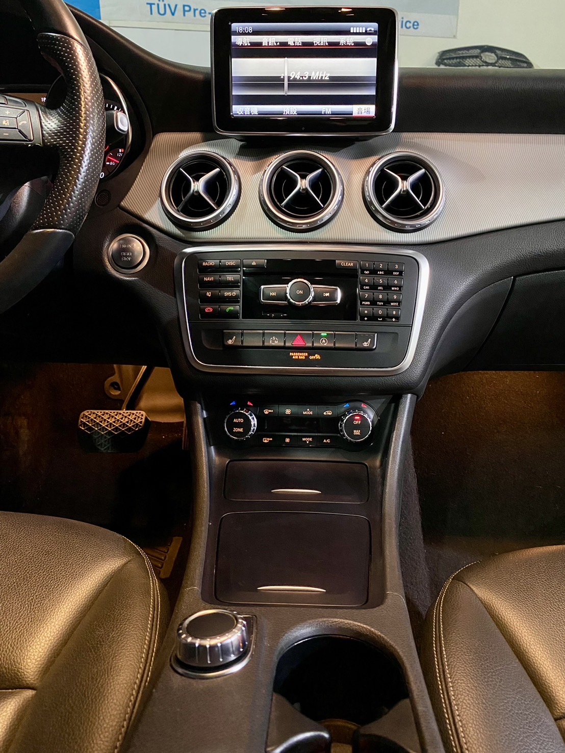 2015 BENZ GLA250盲點、全景、免鑰匙、H/K音響，里程保證  第13張相片