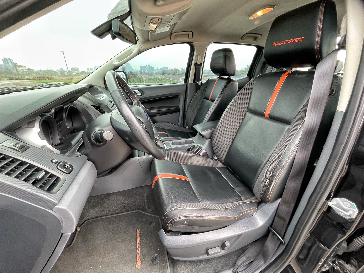 2014年 FORD RANGER 3.2 運動旗艦版 4X4 柴油 里程15萬 皮卡車系 電話&LINE0900-045-991  第10張相片
