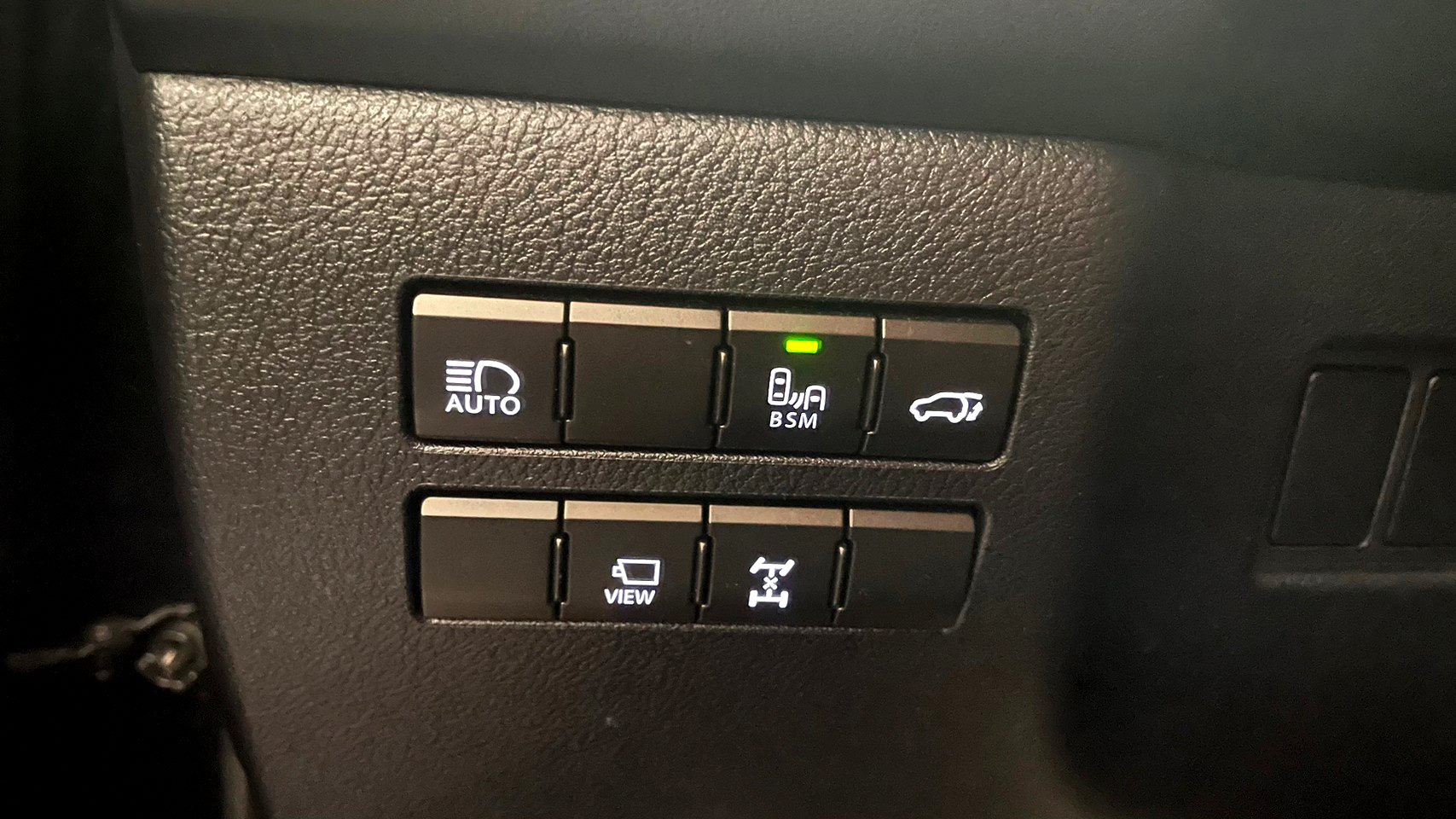 2019 LEXUS NX300 (NX200T)  F-Sport AWD 最高階等級 有全景天窗 HUD抬顯  第8張相片