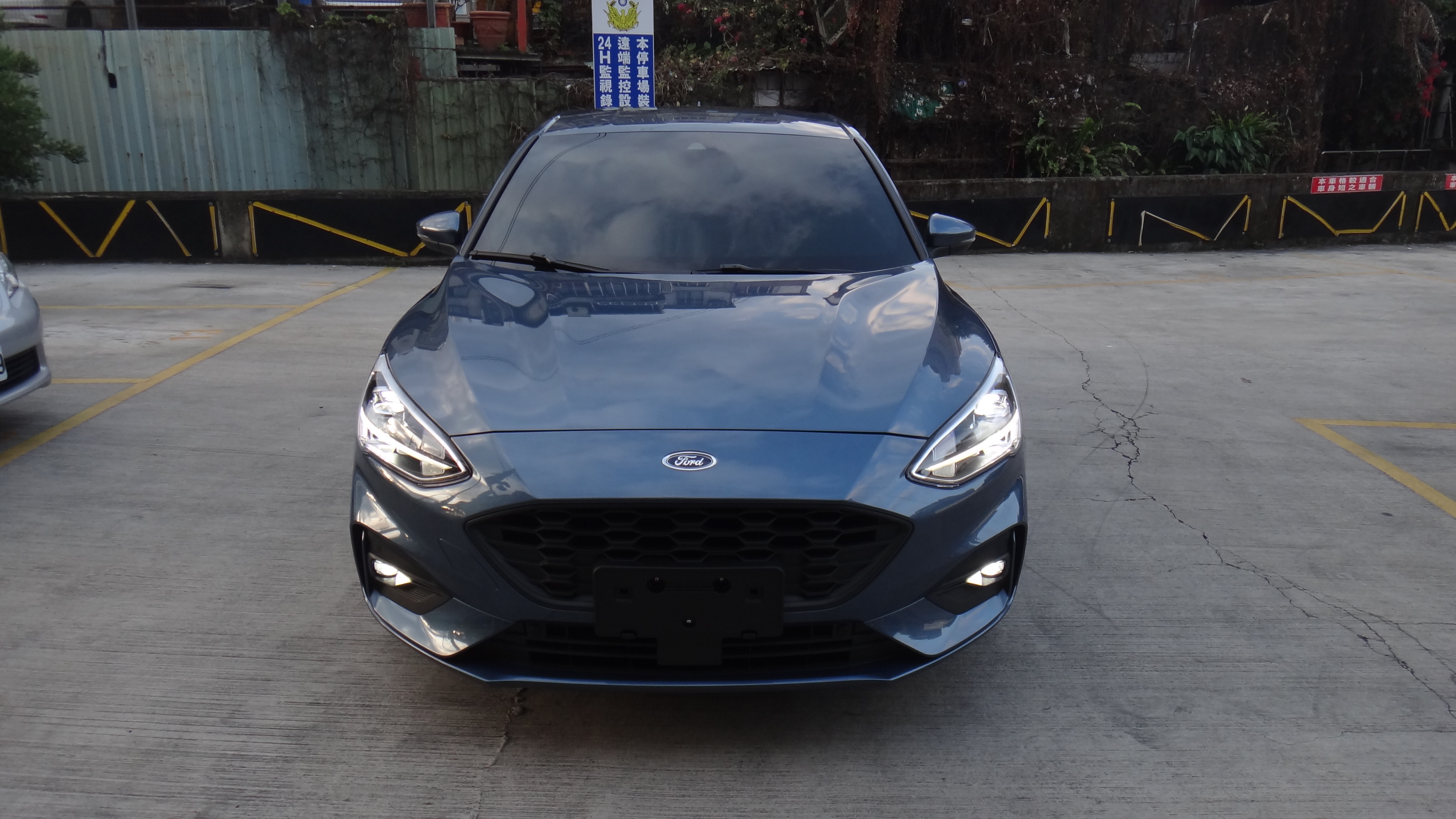 售價76.9萬實車實價0928600000電話同line賞車地點北市中和區景平路153號永成藥局旁22年僅跑5千餘原廠保固中福特佛卡斯1.5TST-LINE旗艦跟車車偏抬顯盲點  第1張相片