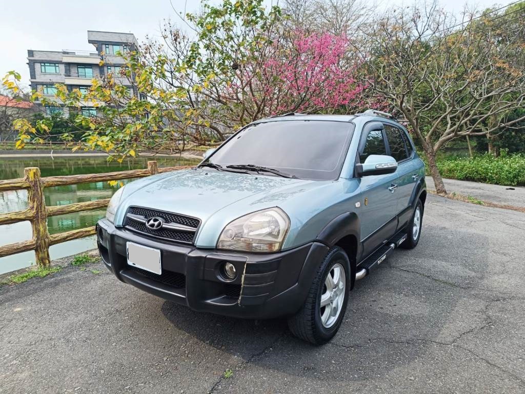 2009年式 TUCSON 釷桑 柴油 休旅車 2.0 旗艦版 手自排 恆溫 天窗 定速 電動椅 一手車 跑15萬 無泡水 無重大事故 好車況 無待修【意 洽 :0958-681555 Line 同電話，呂先生，歡迎聯絡賞車，謝謝!】  第1張相片