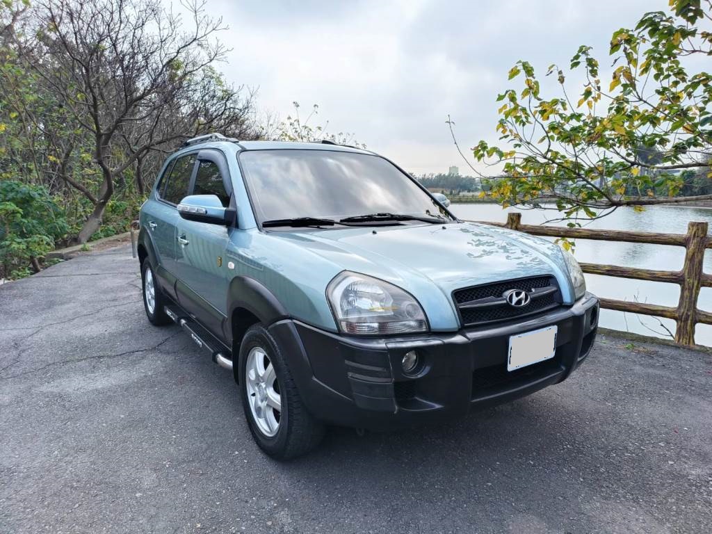 2009年式 TUCSON 釷桑 柴油 休旅車 2.0 旗艦版 手自排 恆溫 天窗 定速 電動椅 一手車 跑15萬 無泡水 無重大事故 好車況 無待修【意 洽 :0958-681555 Line 同電話，呂先生，歡迎聯絡賞車，謝謝!】  第17張相片