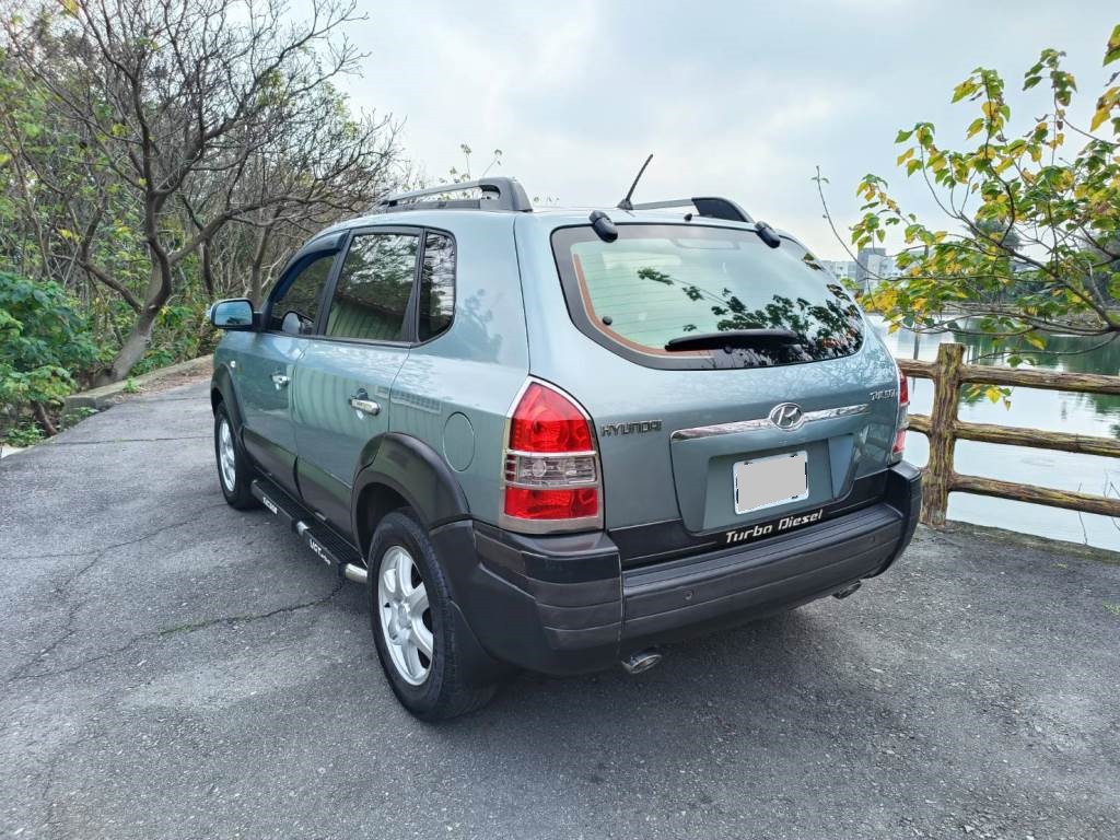 2009年式 TUCSON 釷桑 柴油 休旅車 2.0 旗艦版 手自排 恆溫 天窗 定速 電動椅 一手車 跑15萬 無泡水 無重大事故 好車況 無待修【意 洽 :0958-681555 Line 同電話，呂先生，歡迎聯絡賞車，謝謝!】  第18張相片