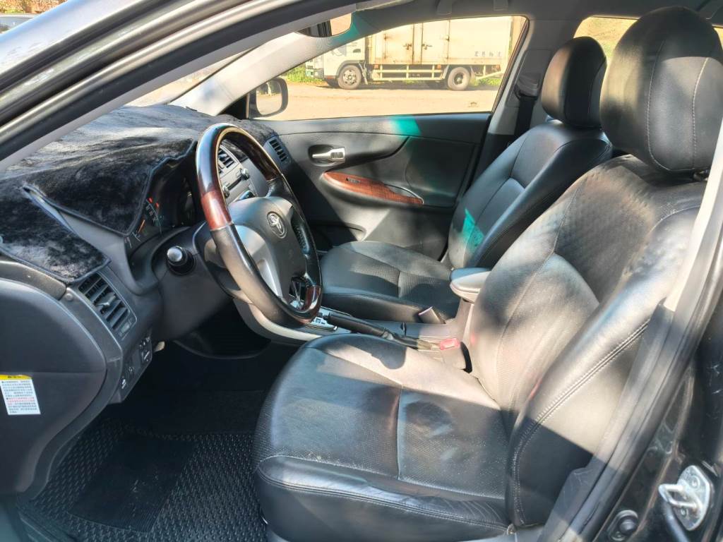 2013年式 ALTIS  1.8E 7速 手自排 恆溫 定速  一手車 跑16萬多 原鈑件 無待修 保證無泡水 無重大事故 【意 洽 :0958-681555 Line 同電話，呂先生，歡迎聯絡  第3張相片