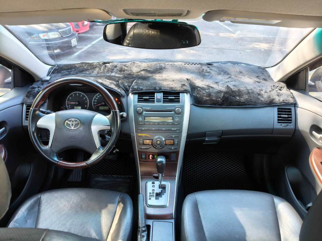 2013年式 ALTIS  1.8E 7速 手自排 恆溫 定速  一手車 跑16萬多 原鈑件 無待修 保證無泡水 無重大事故 【意 洽 :0958-681555 Line 同電話，呂先生，歡迎聯絡  第5張相片