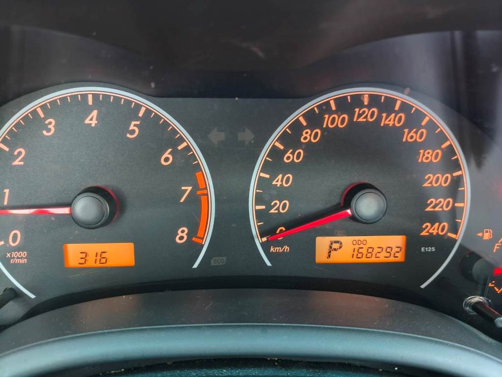 2013年式 ALTIS  1.8E 7速 手自排 恆溫 定速  一手車 跑16萬多 原鈑件 無待修 保證無泡水 無重大事故 【意 洽 :0958-681555 Line 同電話，呂先生，歡迎聯絡  第6張相片