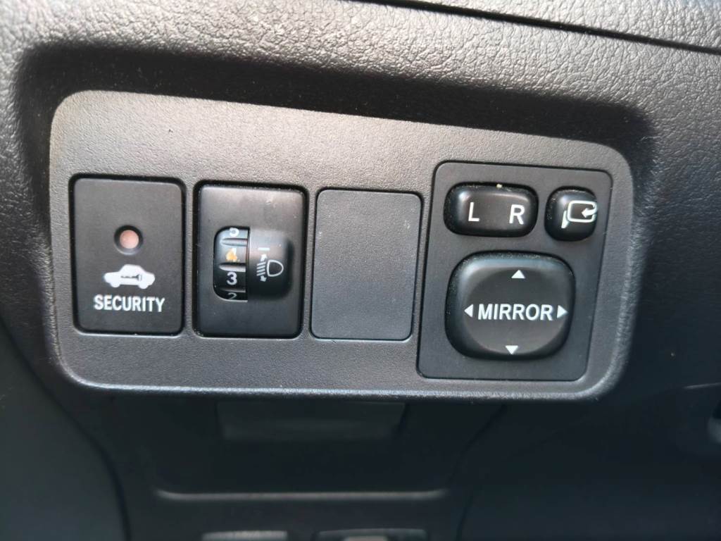 2013年式 ALTIS  1.8E 7速 手自排 恆溫 定速  一手車 跑16萬多 原鈑件 無待修 保證無泡水 無重大事故 【意 洽 :0958-681555 Line 同電話，呂先生，歡迎聯絡  第8張相片