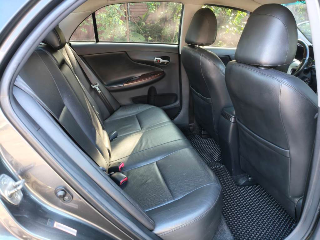 2013年式 ALTIS  1.8E 7速 手自排 恆溫 定速  一手車 跑16萬多 原鈑件 無待修 保證無泡水 無重大事故 【意 洽 :0958-681555 Line 同電話，呂先生，歡迎聯絡  第11張相片