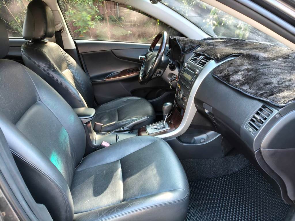 2013年式 ALTIS  1.8E 7速 手自排 恆溫 定速  一手車 跑16萬多 原鈑件 無待修 保證無泡水 無重大事故 【意 洽 :0958-681555 Line 同電話，呂先生，歡迎聯絡  第12張相片